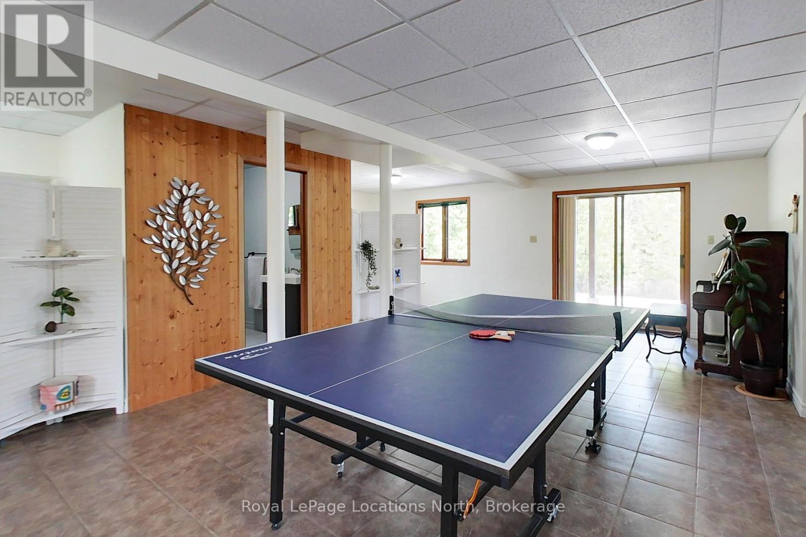 252 LAKESHORE ROAD N - 38