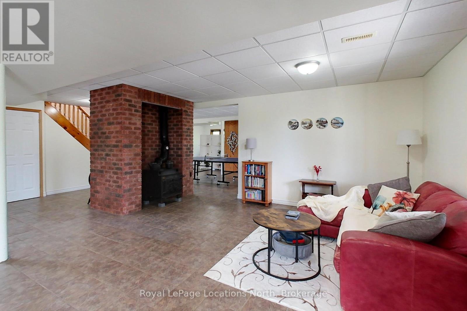 252 LAKESHORE ROAD N - 43