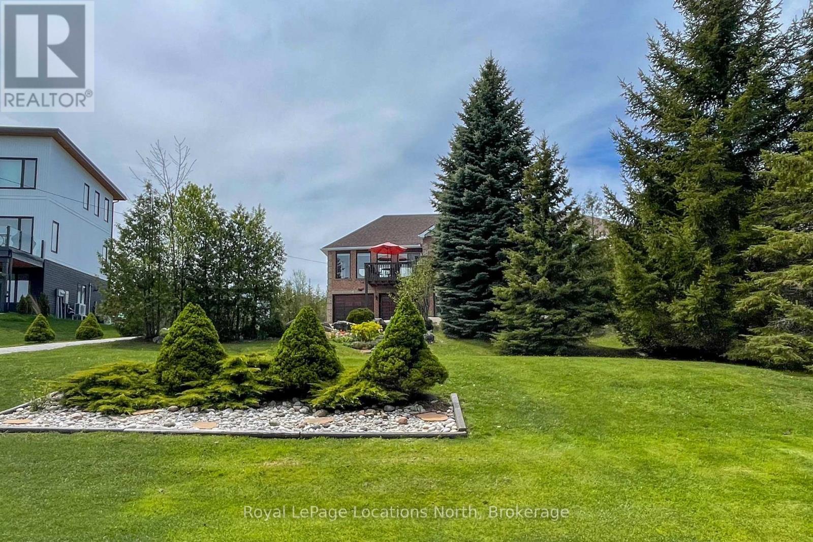252 LAKESHORE ROAD N - 47
