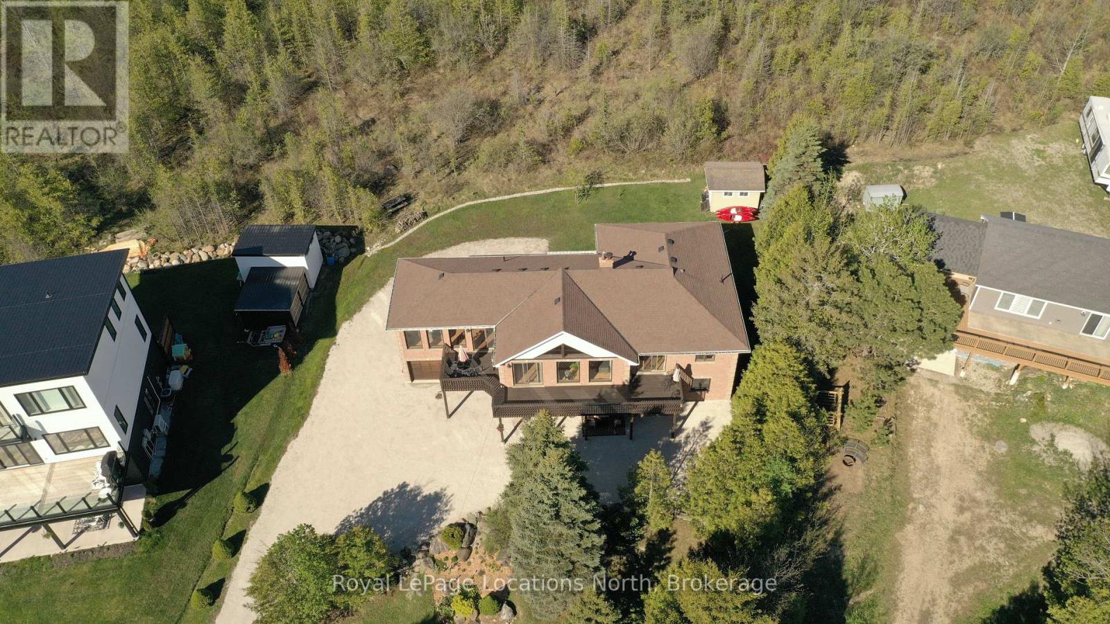 252 LAKESHORE ROAD N - 5