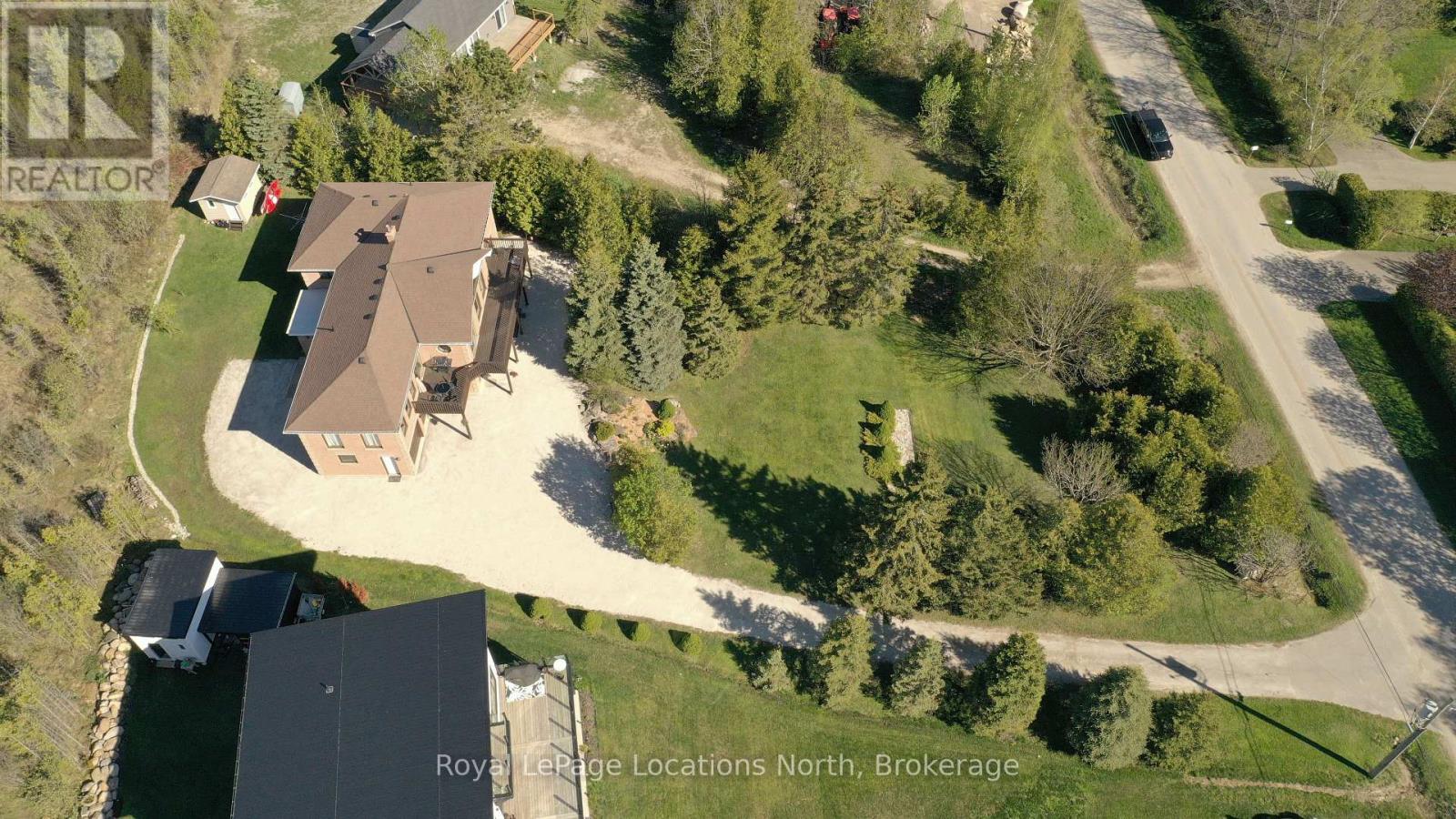 252 LAKESHORE ROAD N - 6