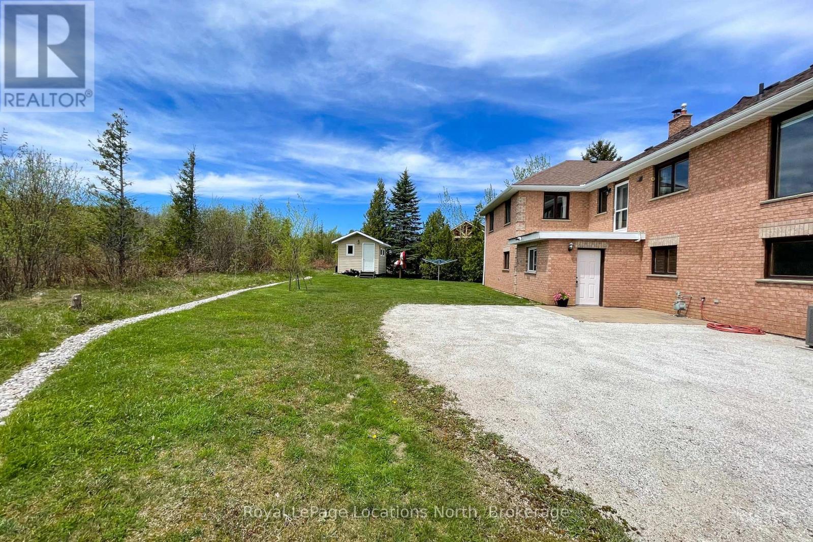 252 LAKESHORE ROAD N - 9