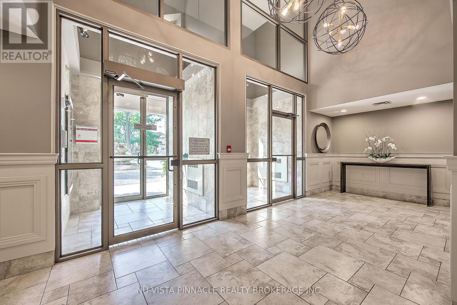#1203 250 PALL MALL STREET - 23