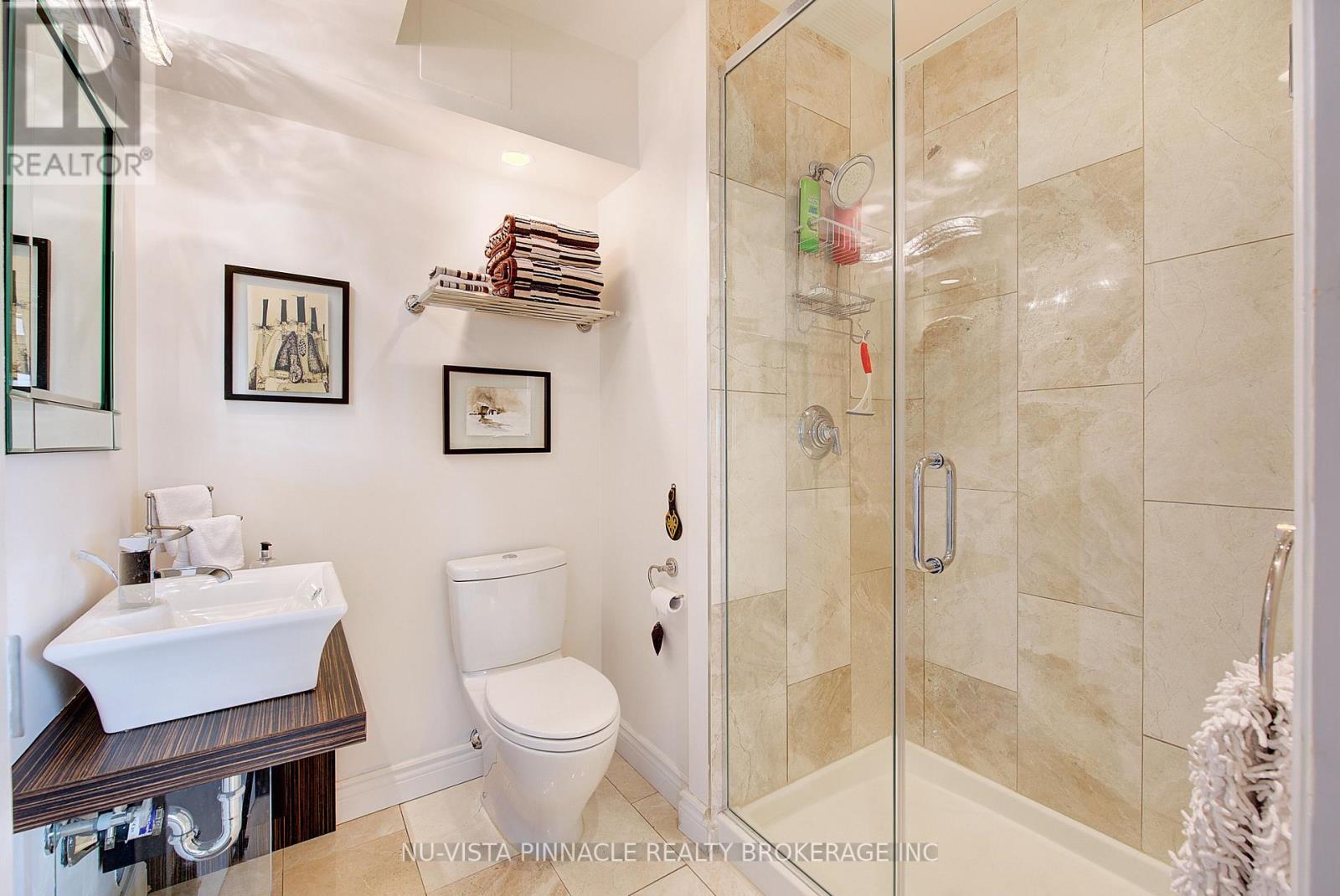 #1203 250 PALL MALL STREET - 18