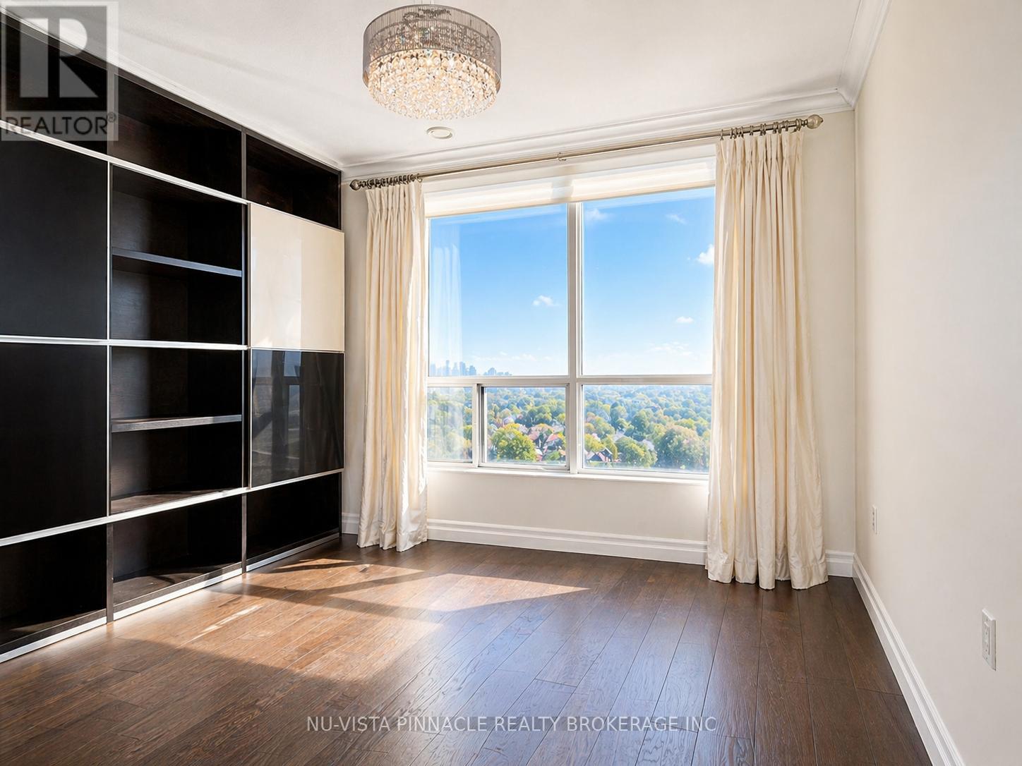 #1203 250 PALL MALL STREET - 17