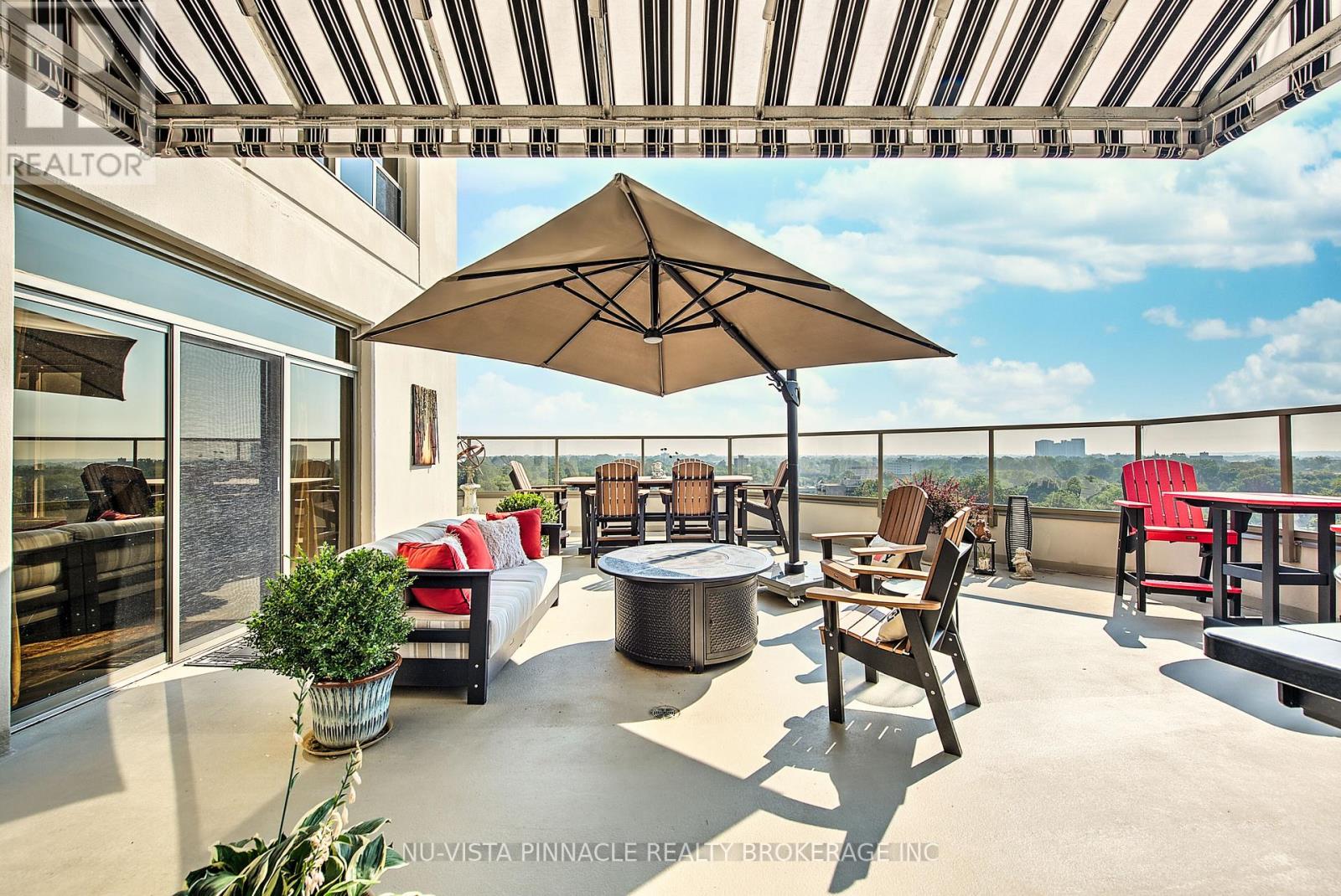 #1203 250 PALL MALL STREET - 32