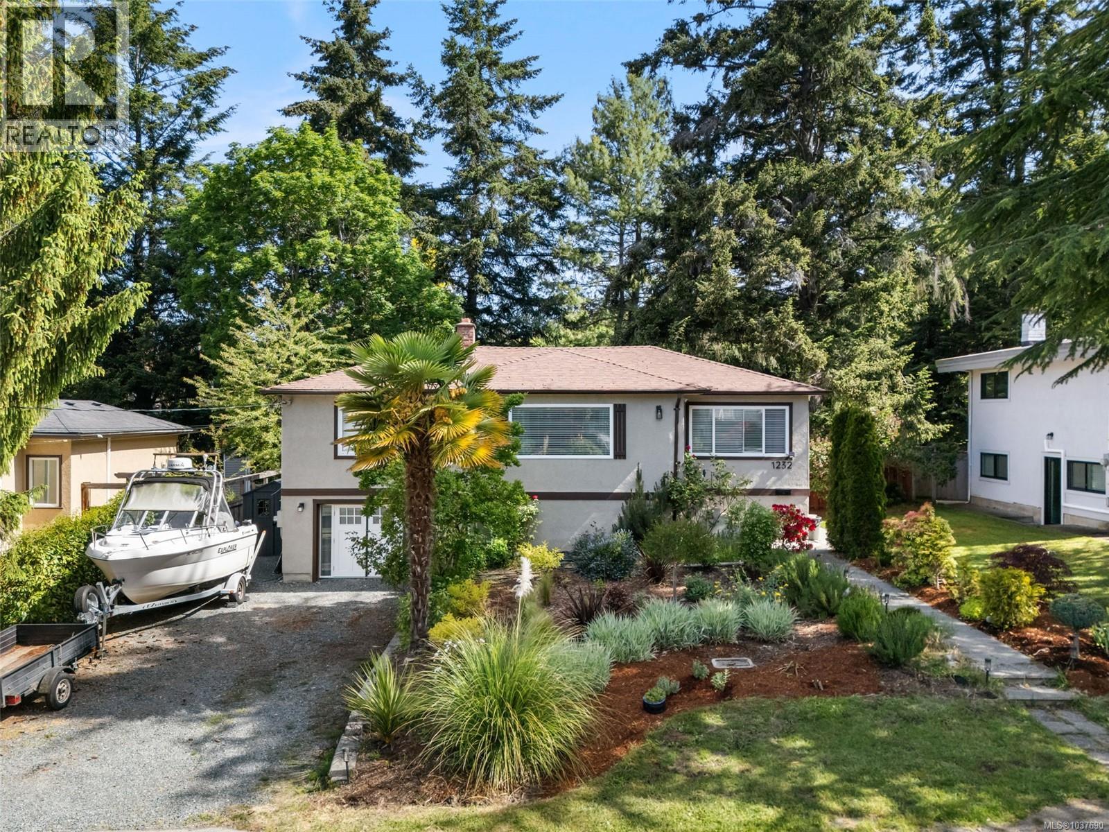 1232 Pearce Cres - 1