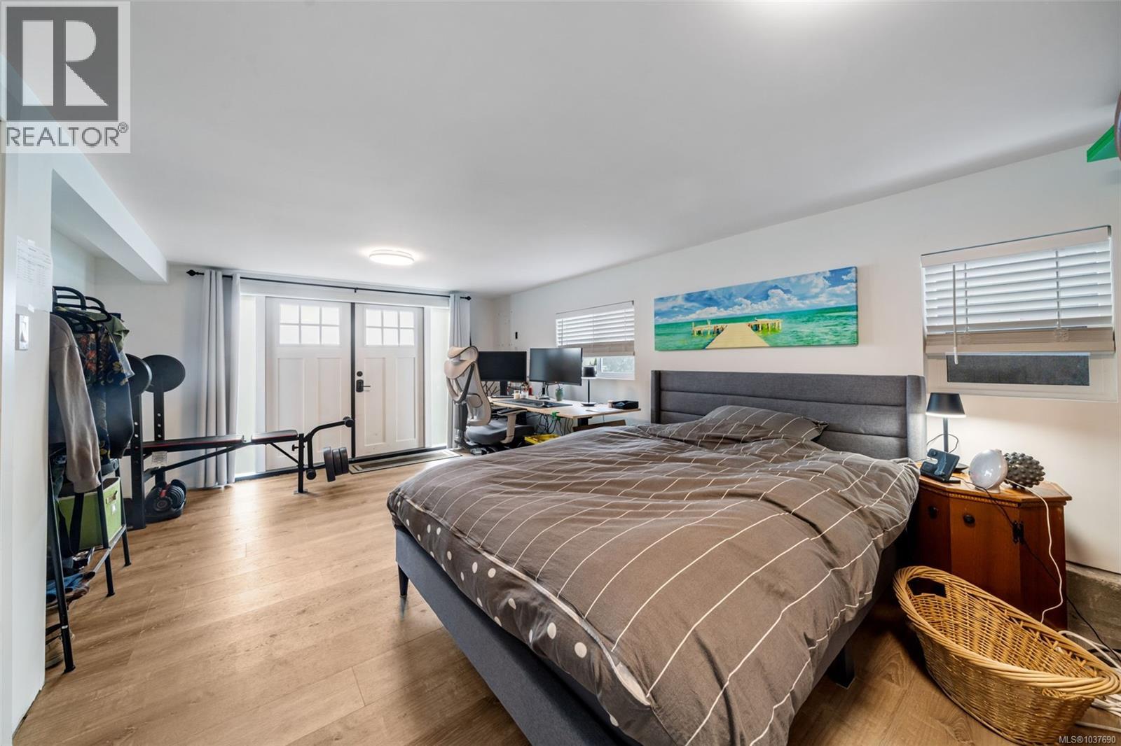 1232 Pearce Cres, Saanich