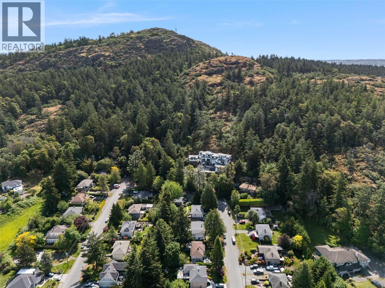 1232 Pearce Cres, Saanich