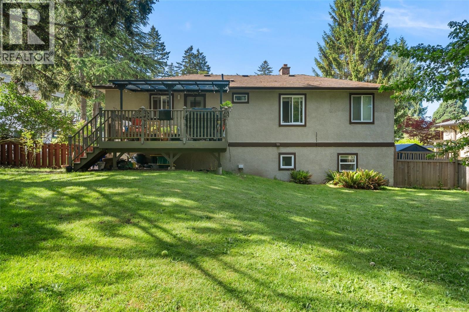 1232 Pearce Cres, Saanich