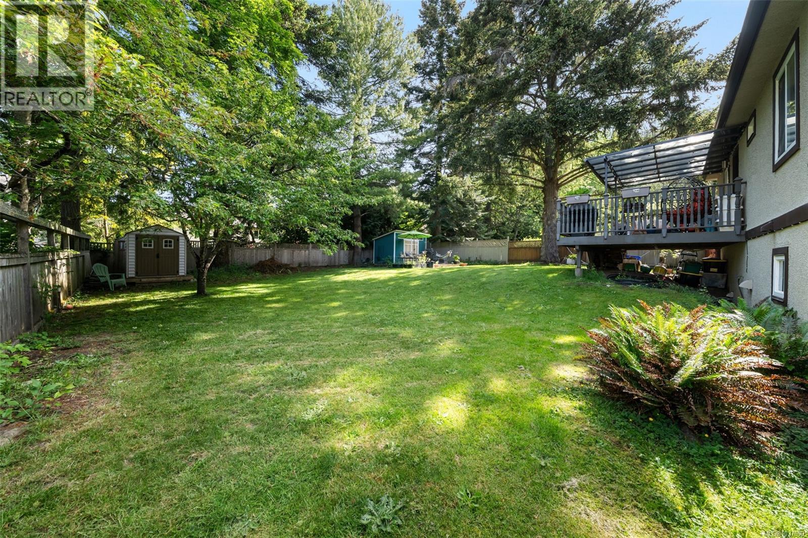 1232 Pearce Cres, Saanich