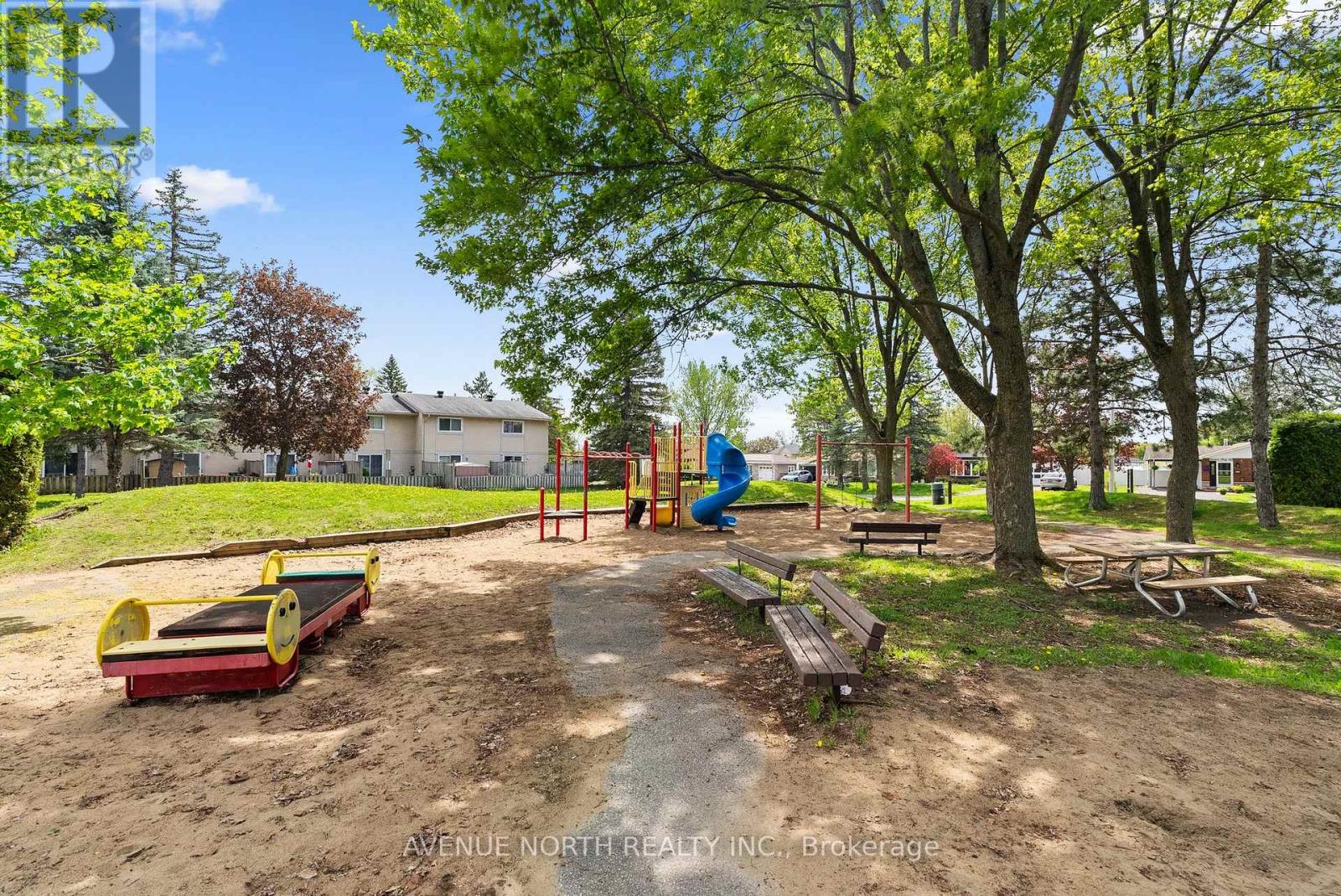 1408 BALLARD CRESCENT - 33