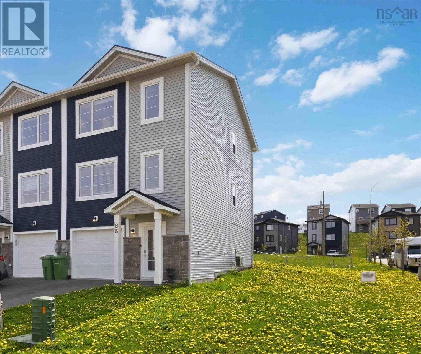 Property 21 of 31 of 88 Flatrock Crescent