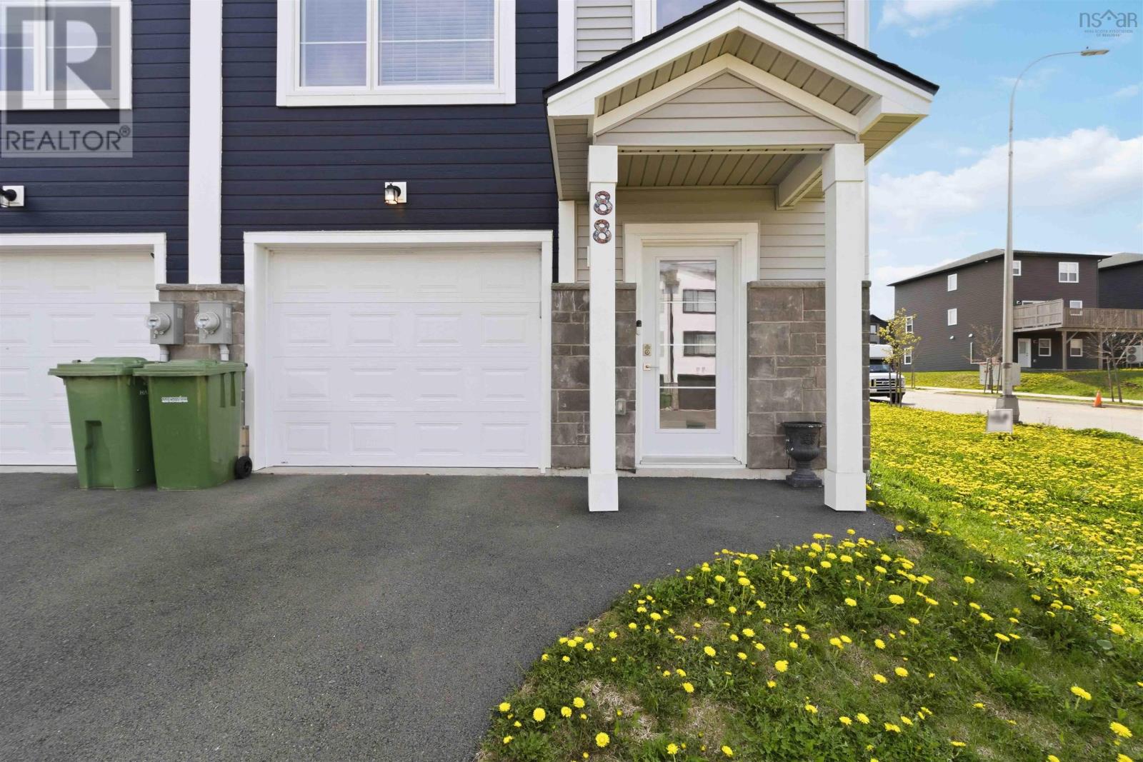 Property 29 of 31 of 88 Flatrock Crescent