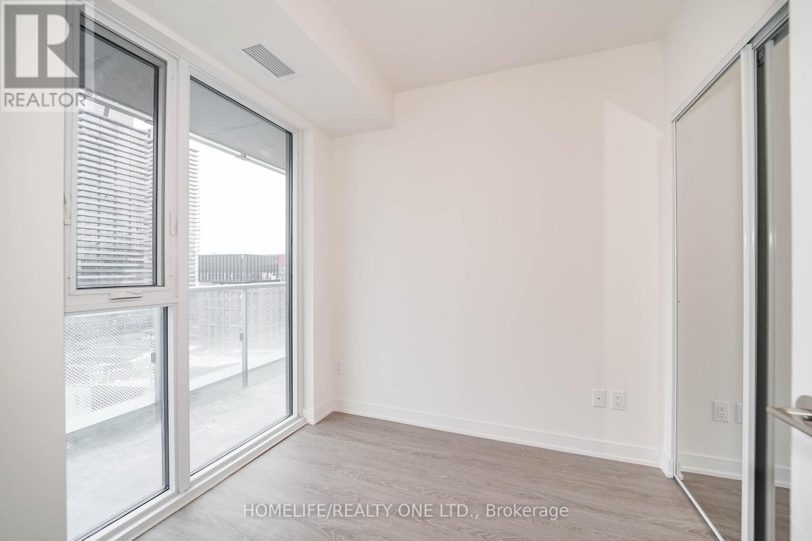 #1207 425 FRONT STREET E - 31