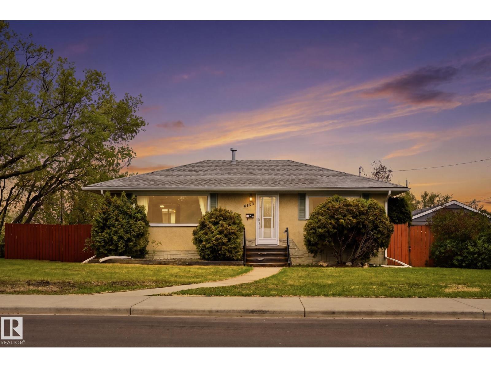 8103 75 AV NW - 1