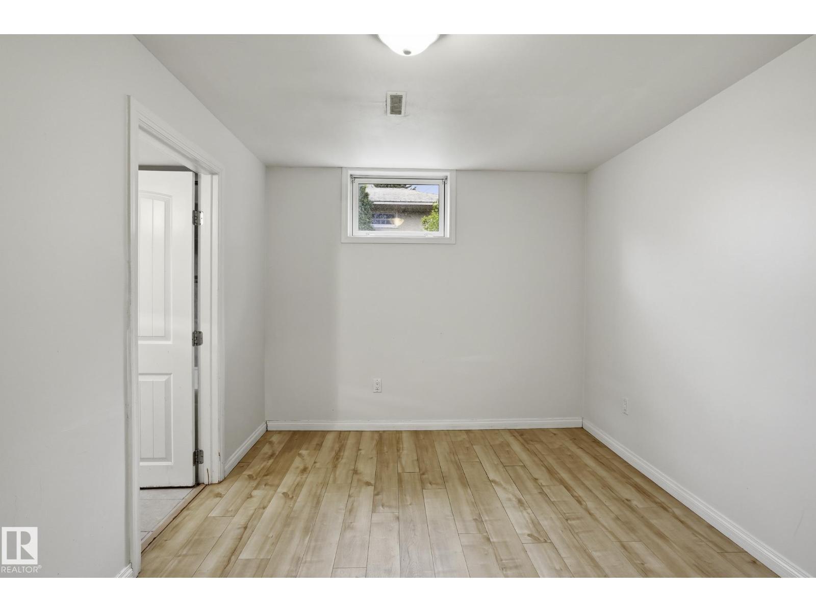 8103 75 AV NW - 10