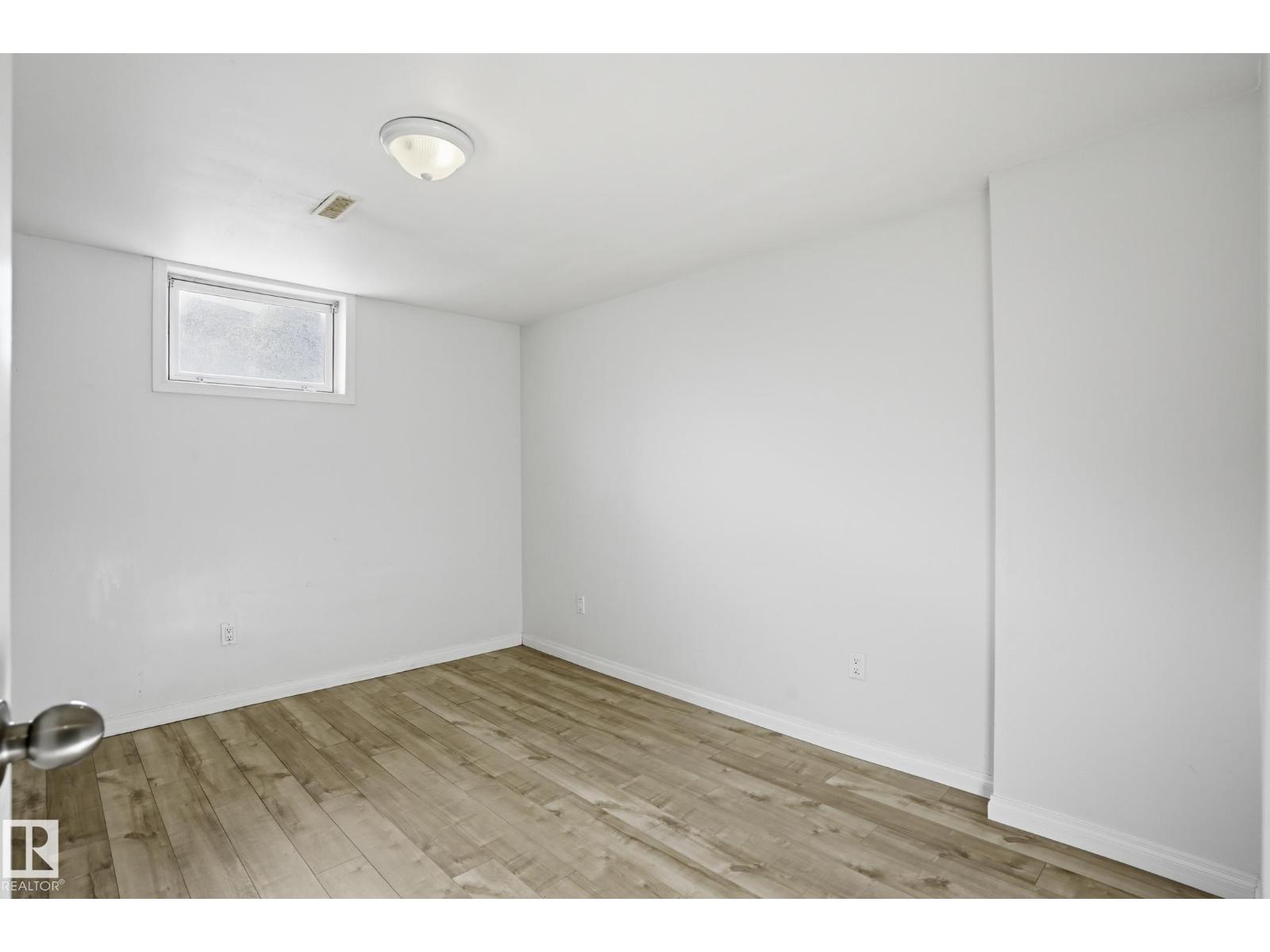 8103 75 AV NW - 21