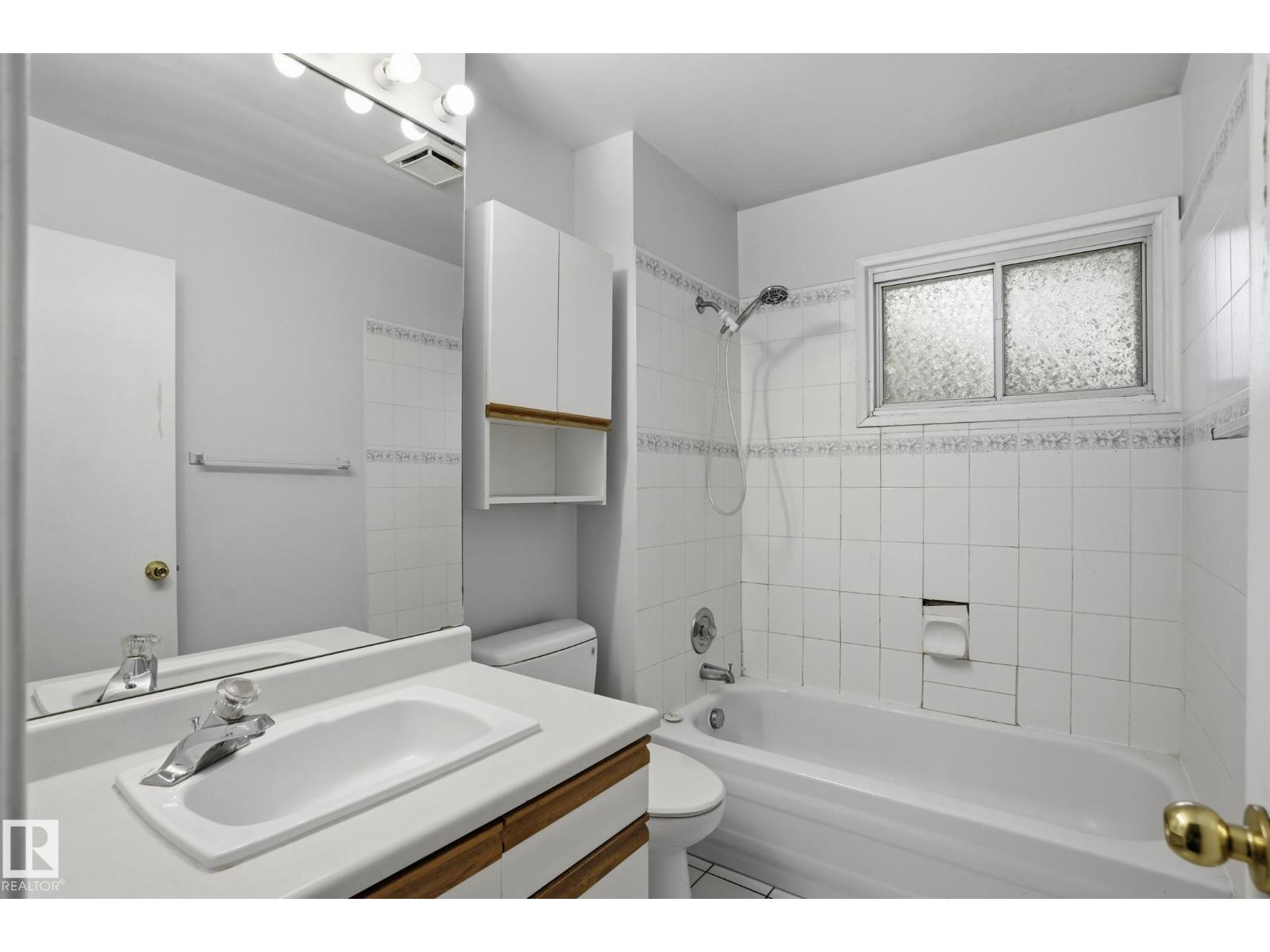 8103 75 AV NW - 23
