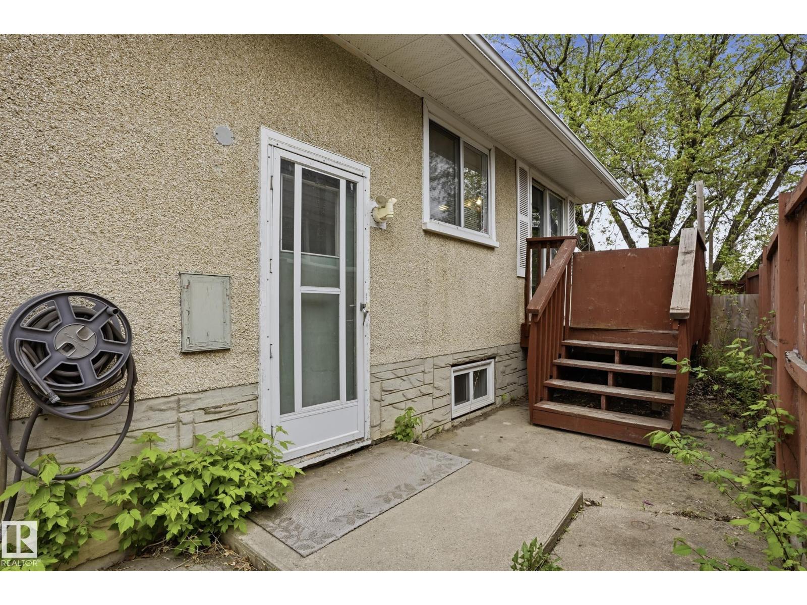 8103 75 AV NW - 30