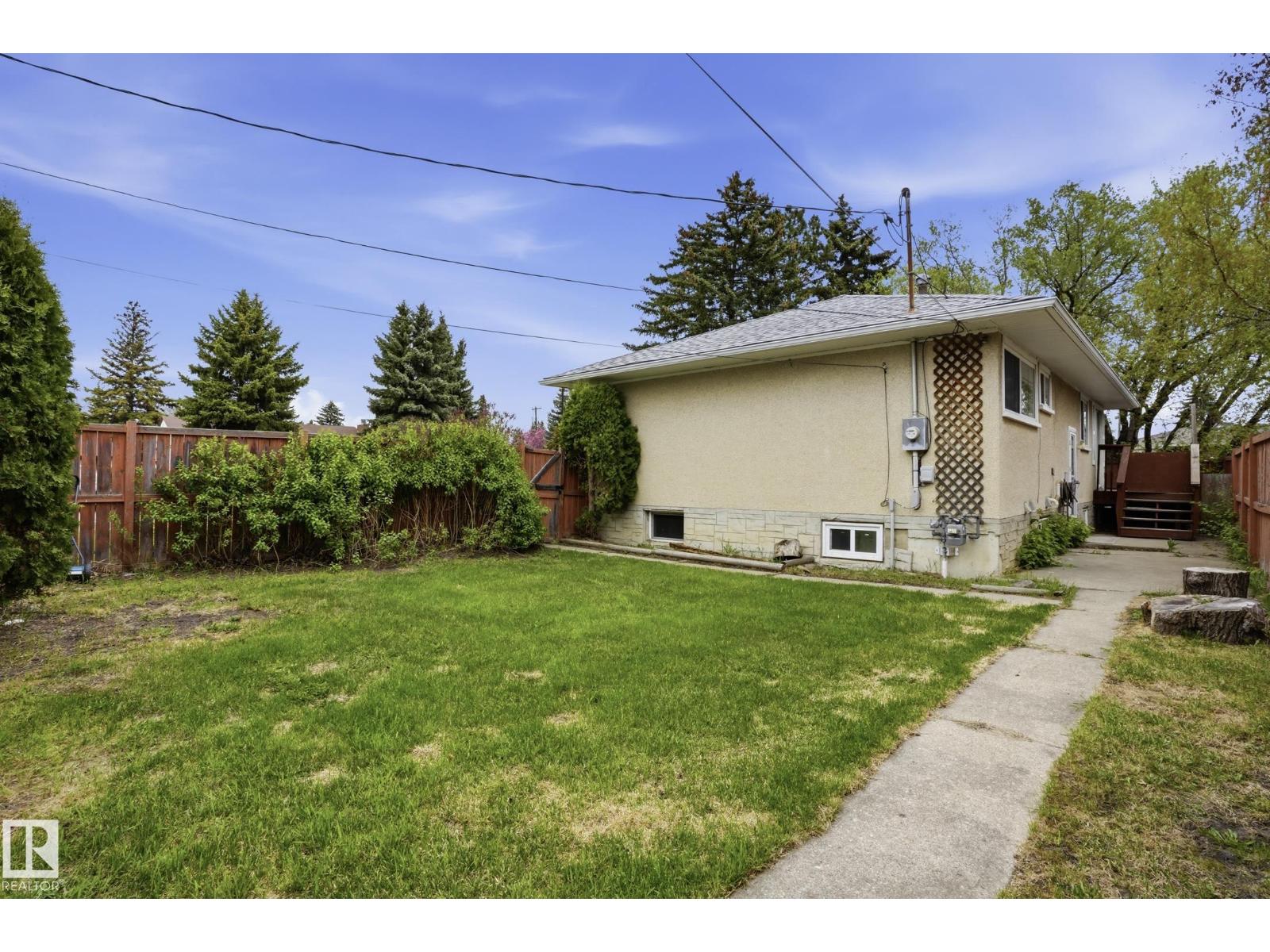 8103 75 AV NW - 34