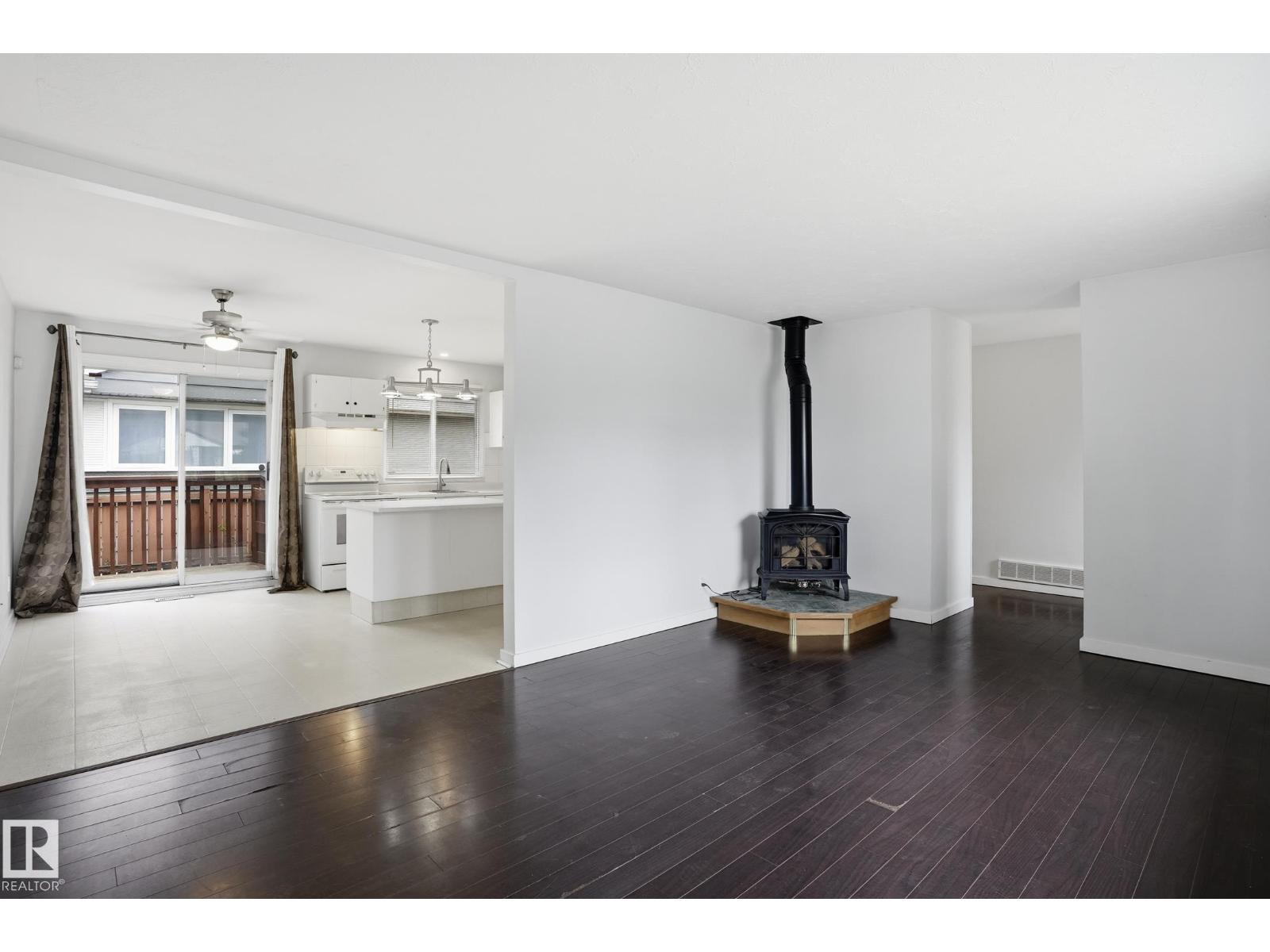 8103 75 AV NW - 5