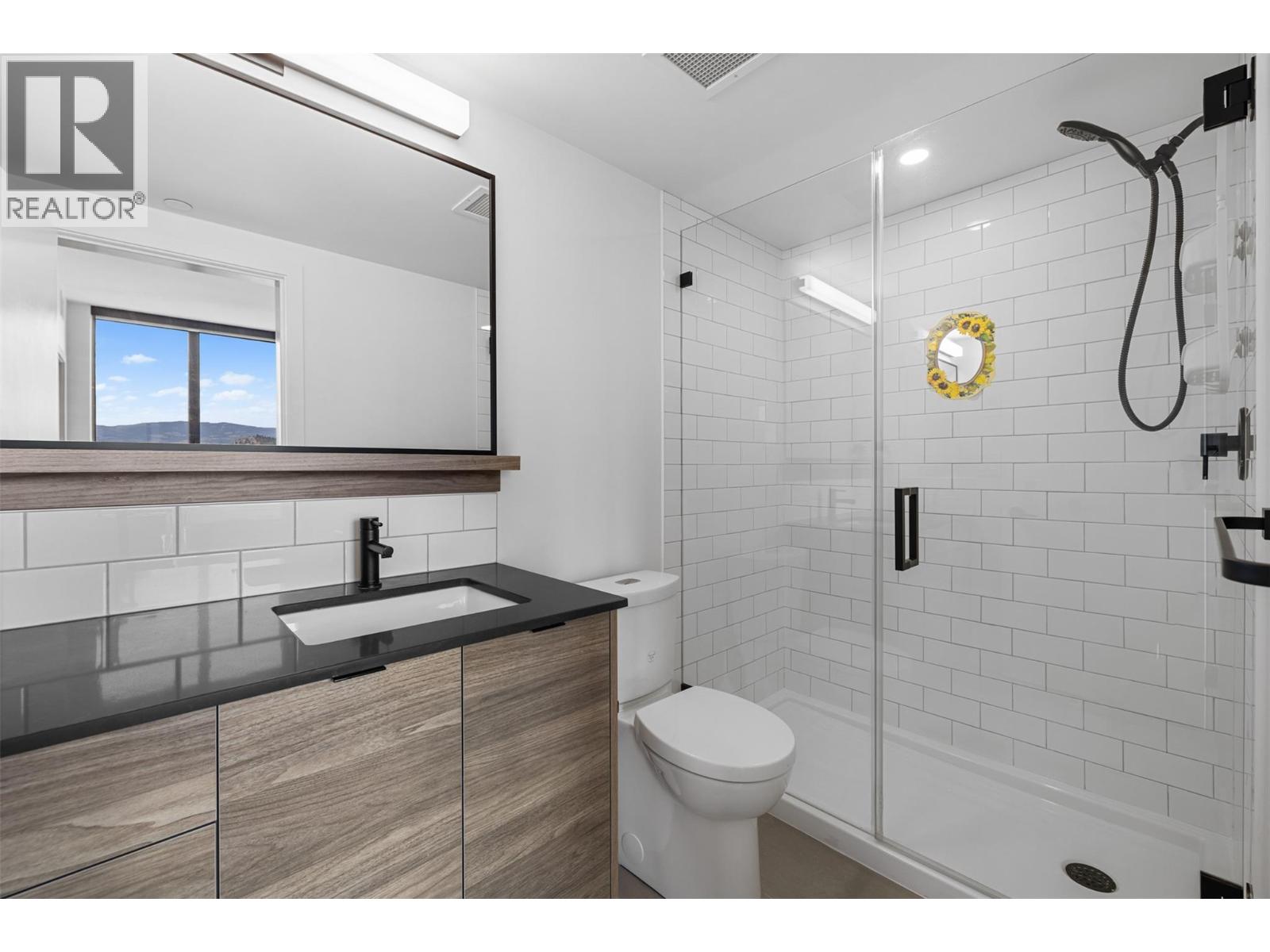 #1202 1471 St Paul Street - 18