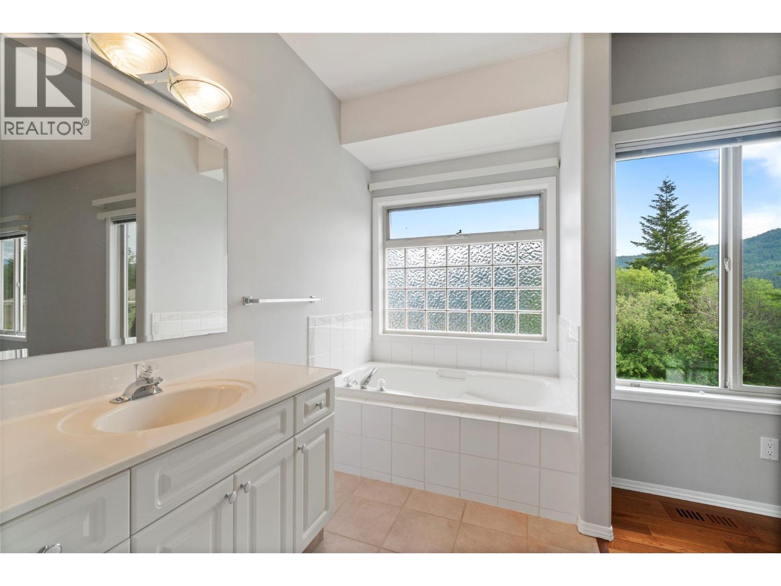 2550 Golf Course Drive Unit# 24, Blind Bay