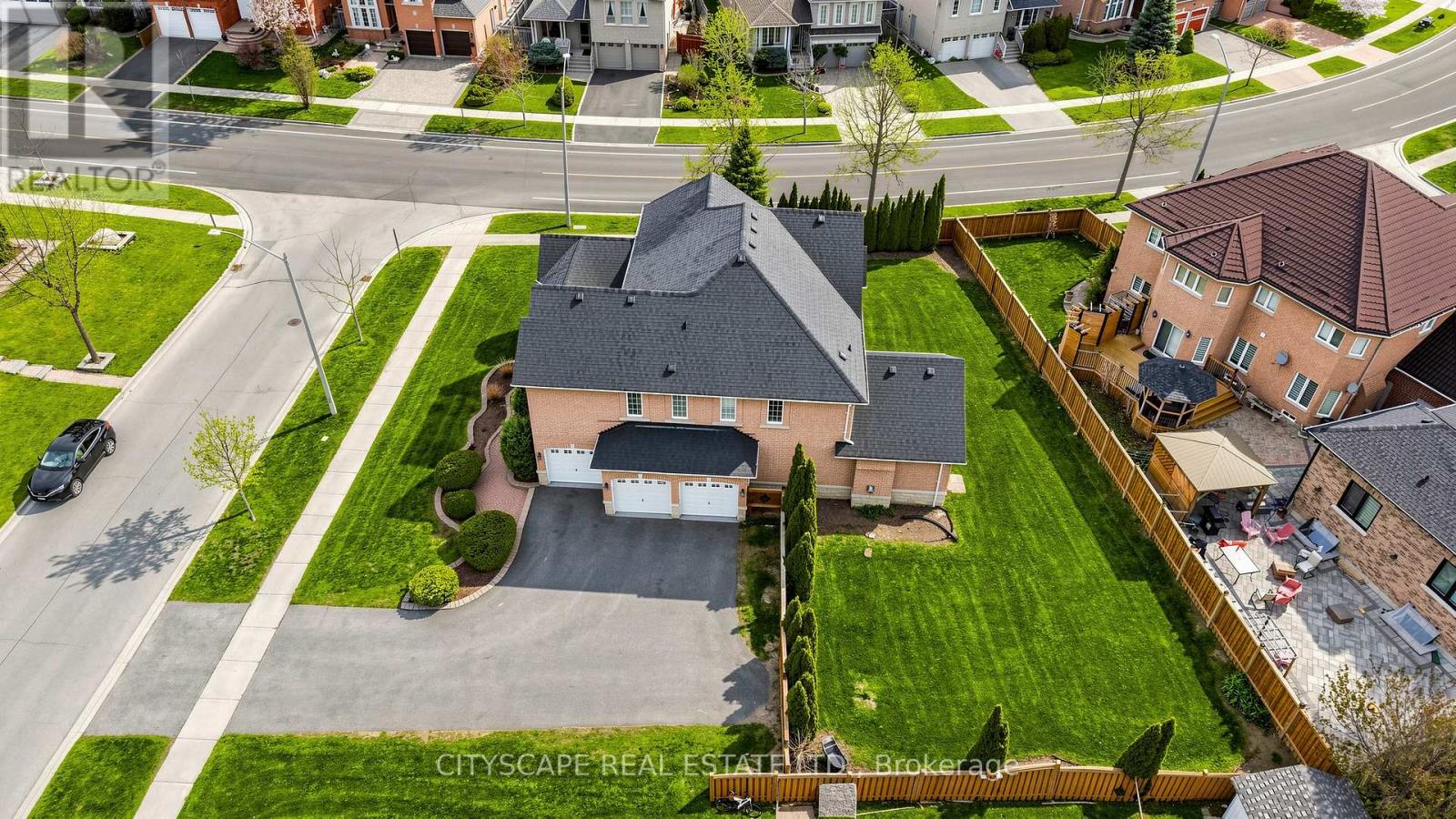 5 LEMSFORD DRIVE - 42