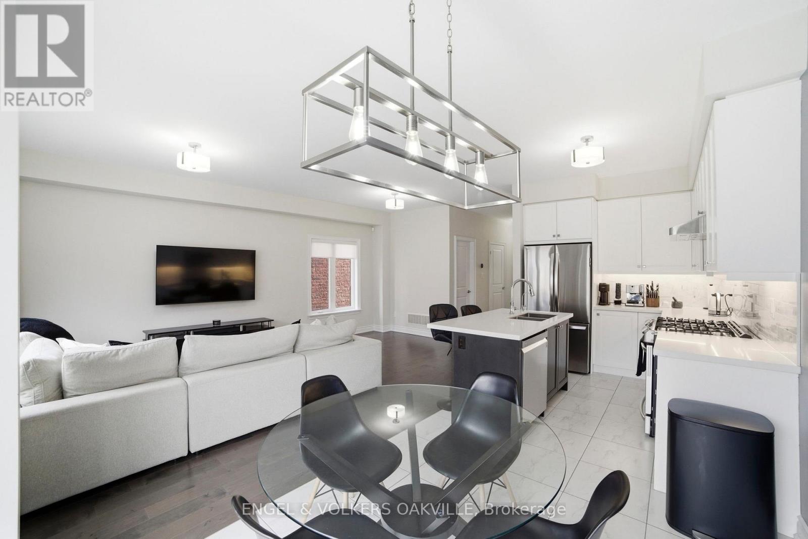 183 SUTHERLAND AVENUE - 8