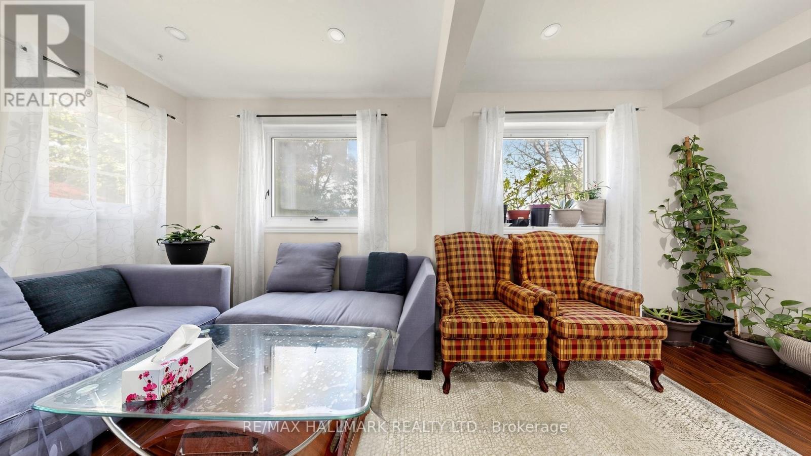 46 COLLINS CRESCENT - 10