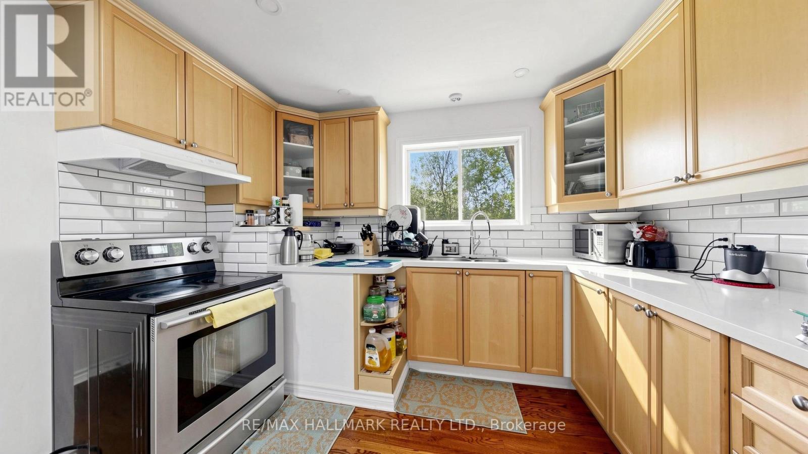 46 COLLINS CRESCENT - 12