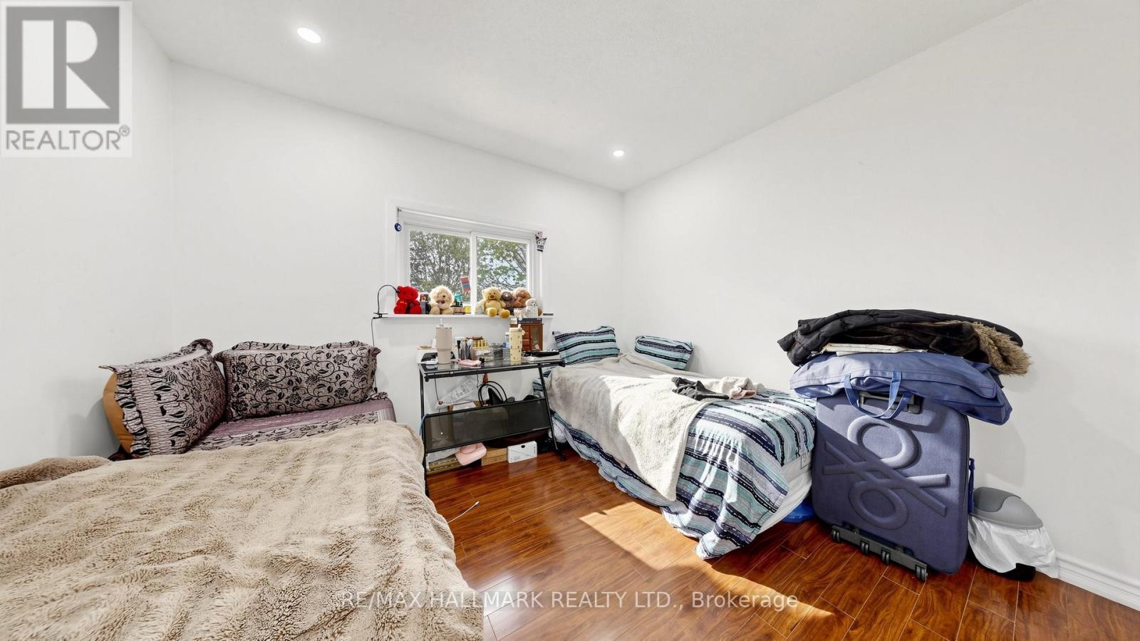 46 COLLINS CRESCENT - 18
