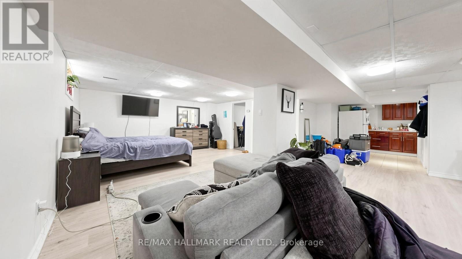 46 COLLINS CRESCENT - 24