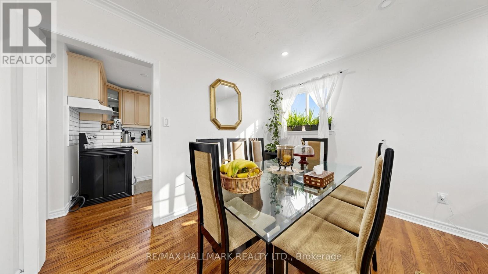 46 COLLINS CRESCENT - 8