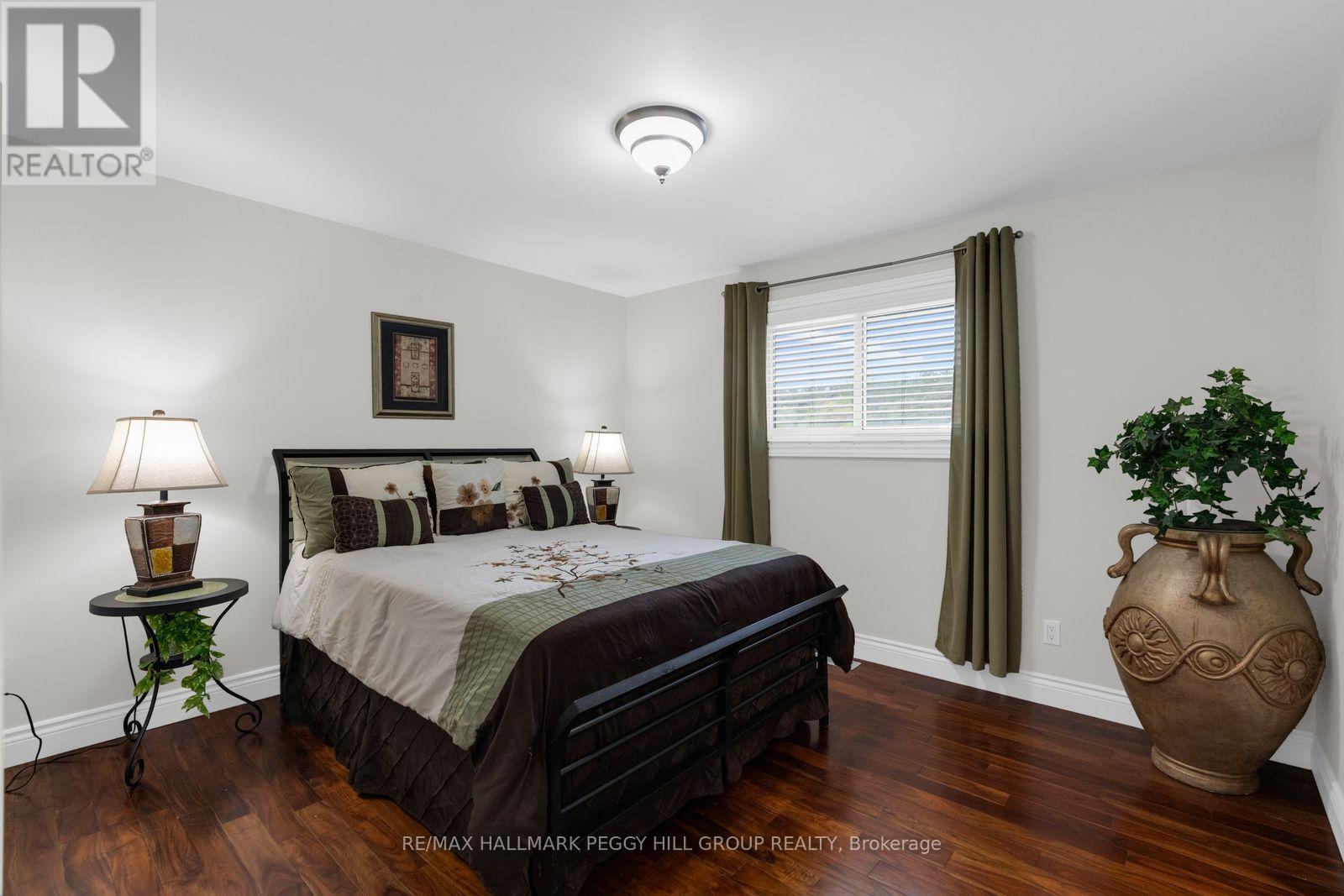 32 KERR DRIVE - 8