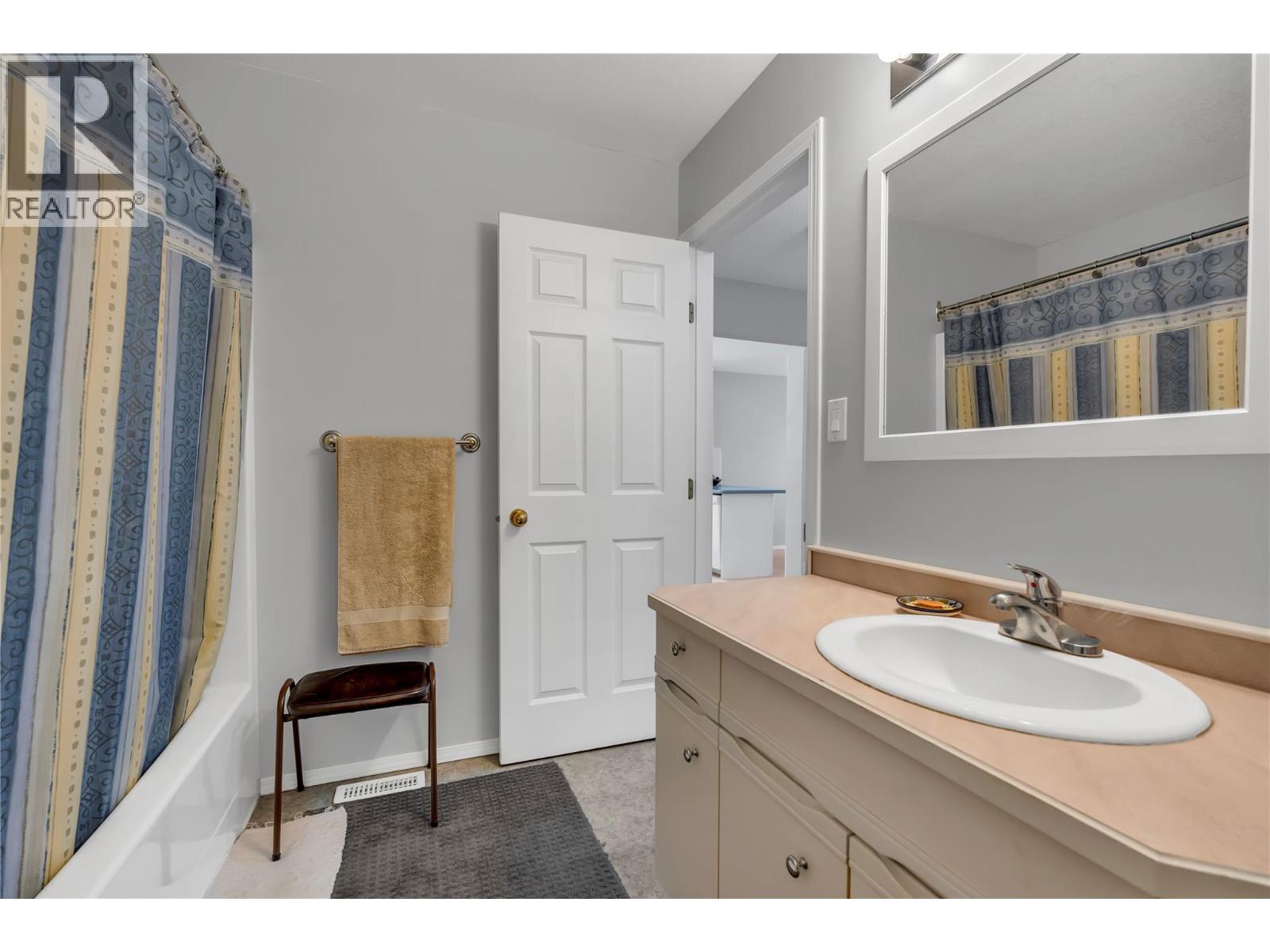 8 145 Redwing Place, Oliver