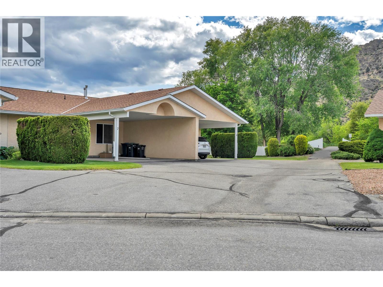 8 145 Redwing Place, Oliver