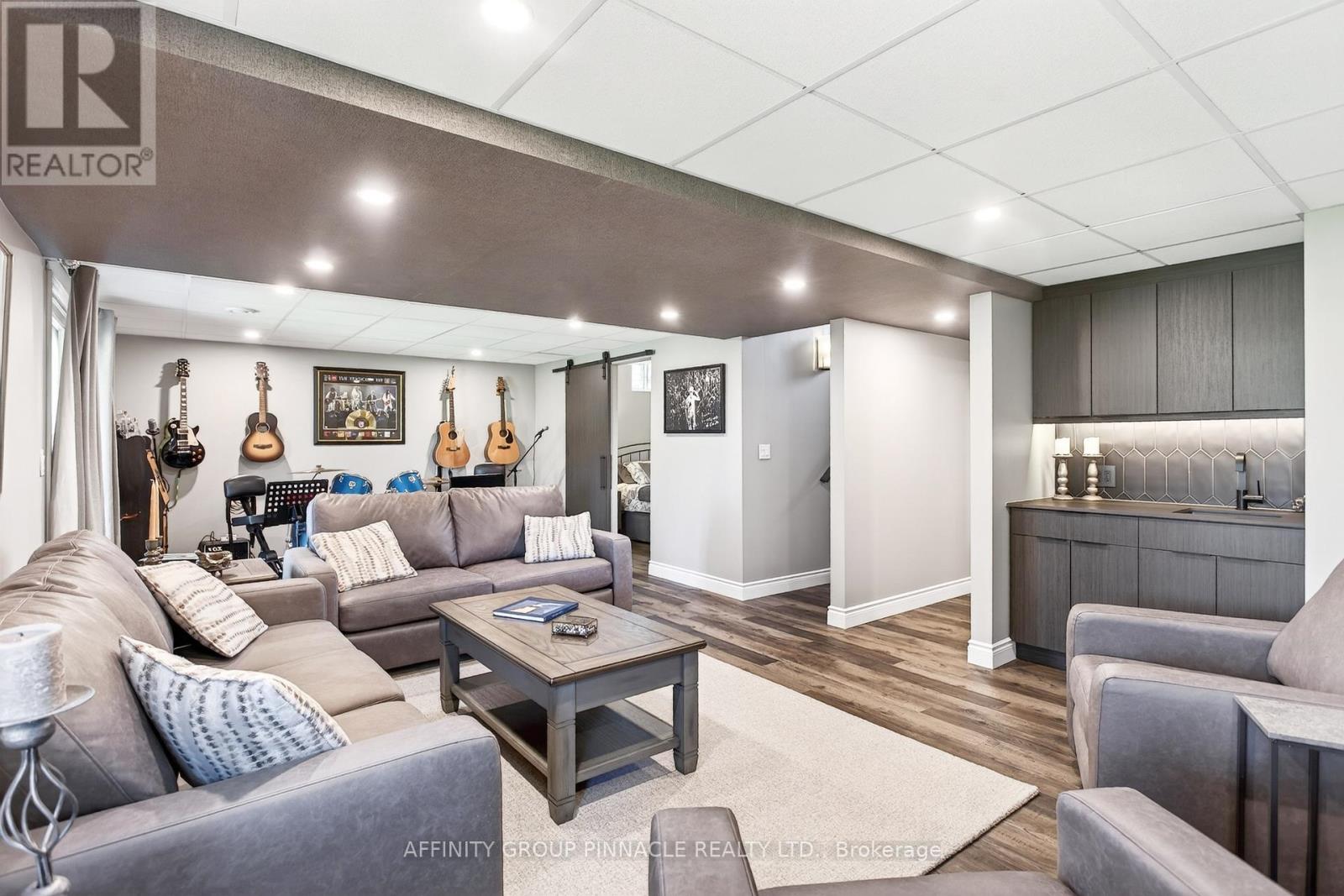 9 O'CONNELL COURT - 32