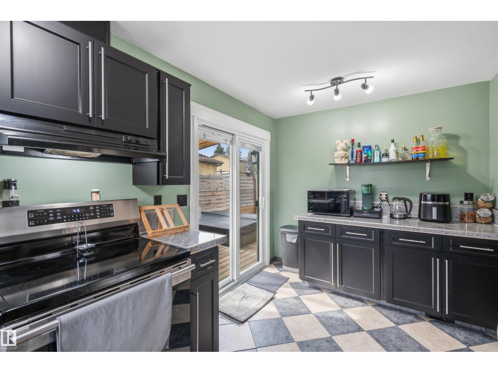 18648 57 AV NW - 4