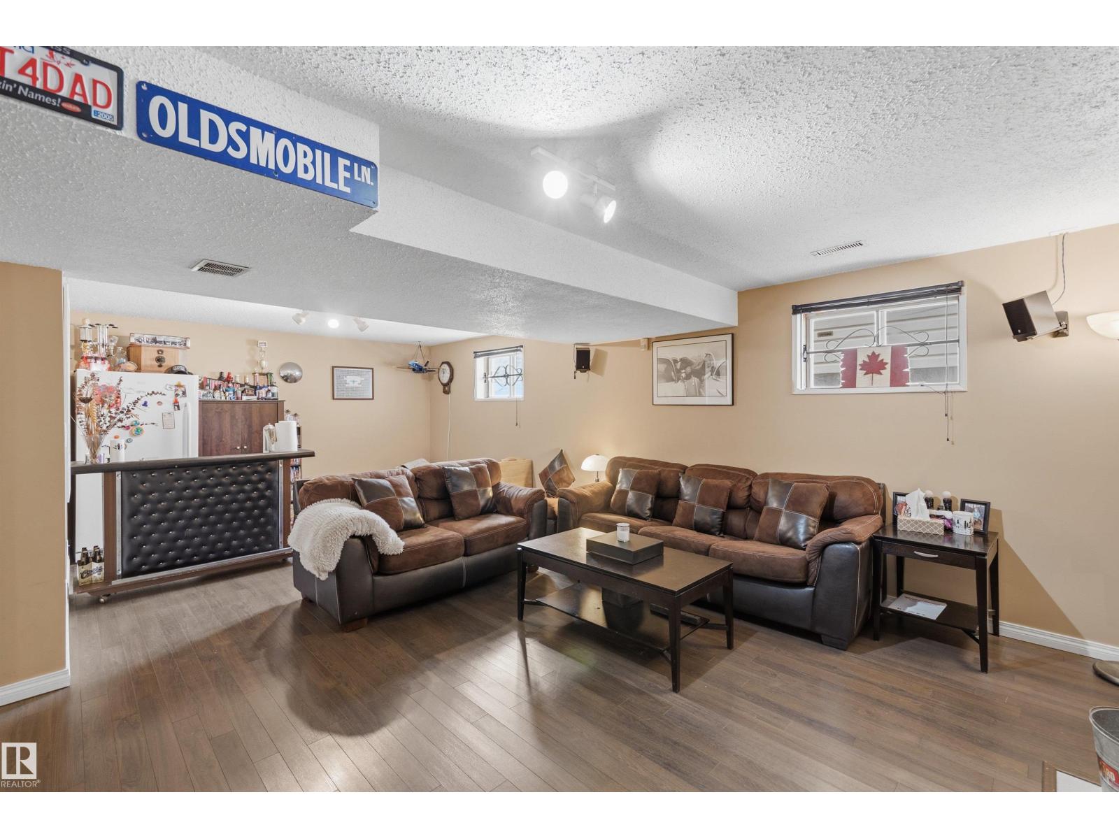 18648 57 AV NW - 5
