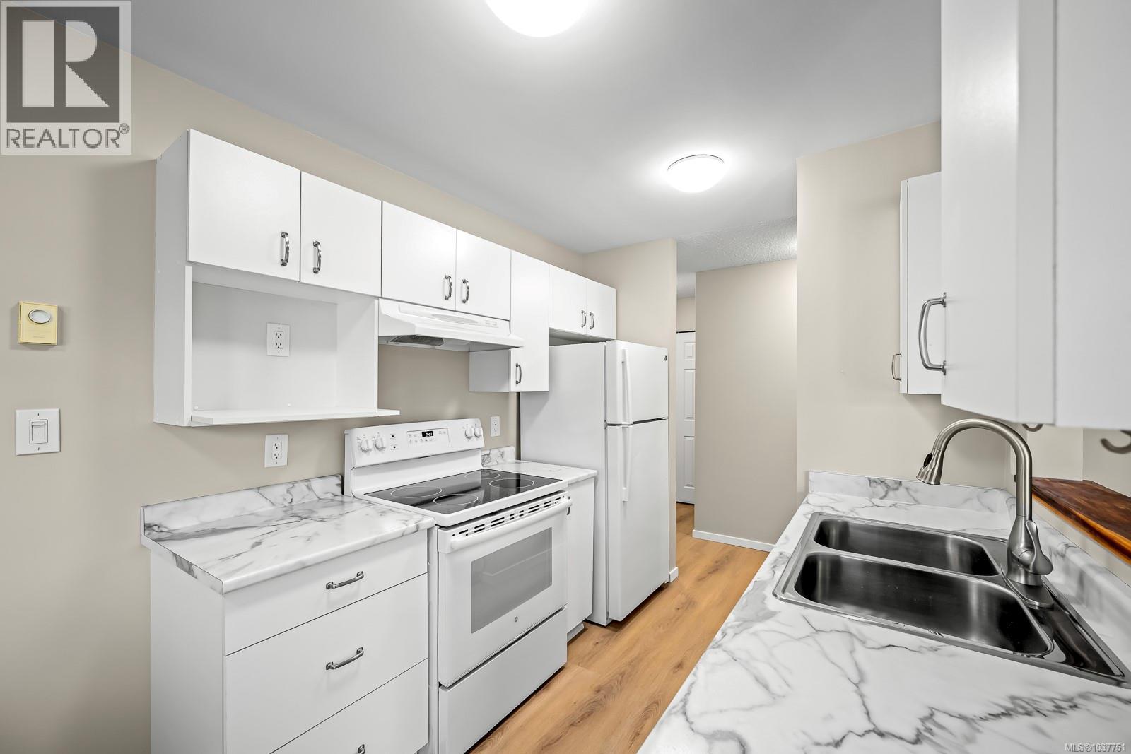 101B 698 Aspen Rd, Comox