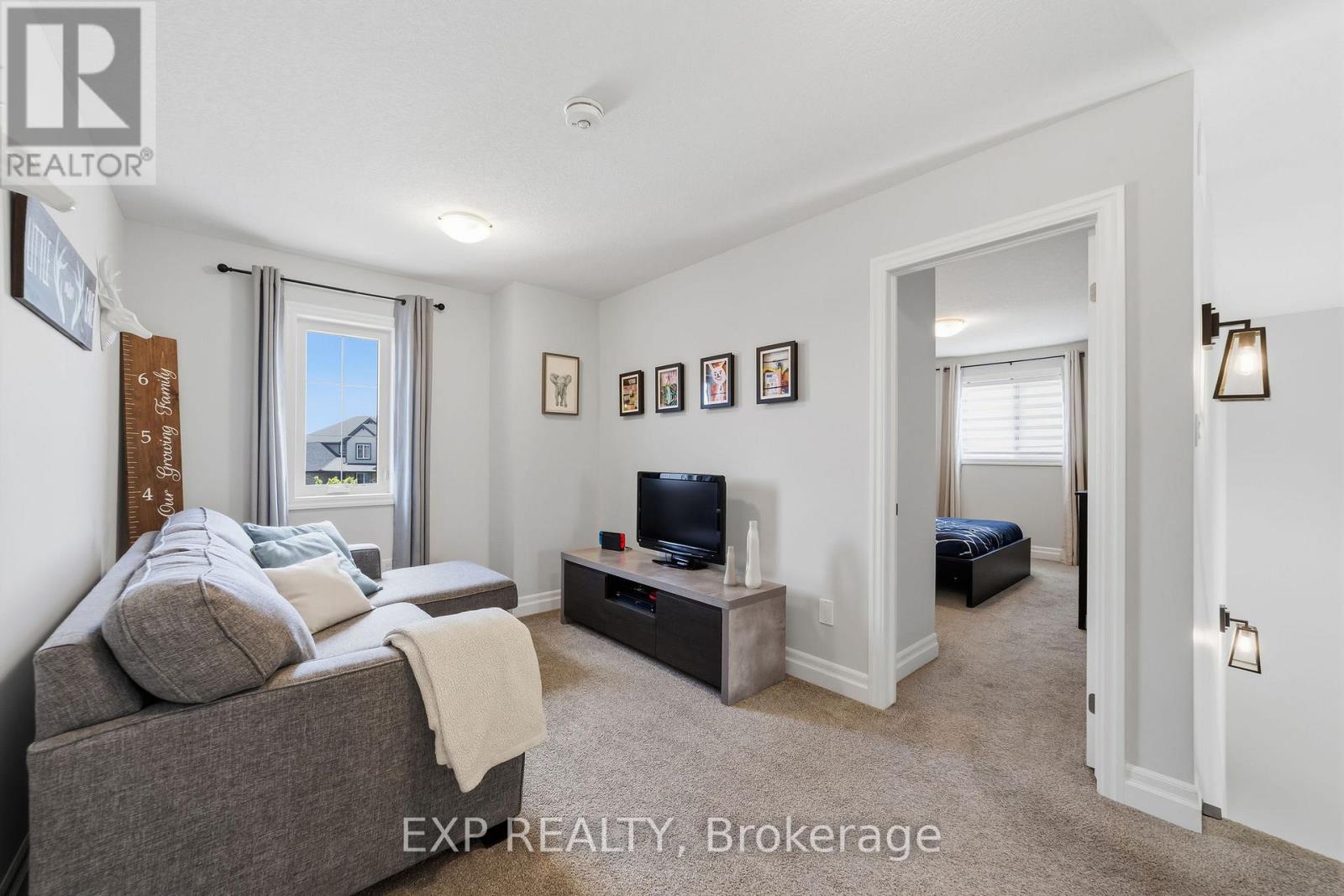 26 CAROLINA CRESCENT - 20