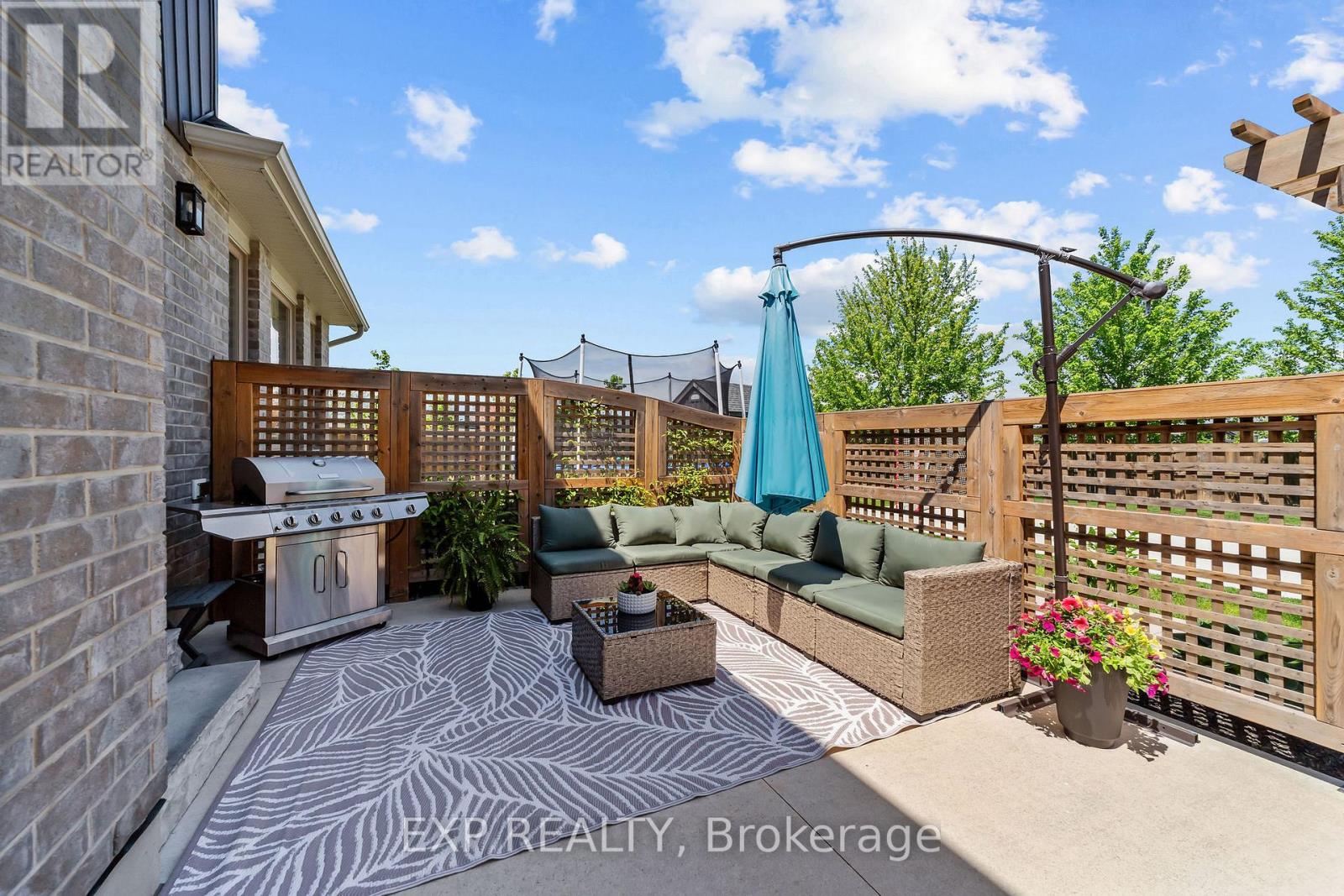 26 CAROLINA CRESCENT - 32