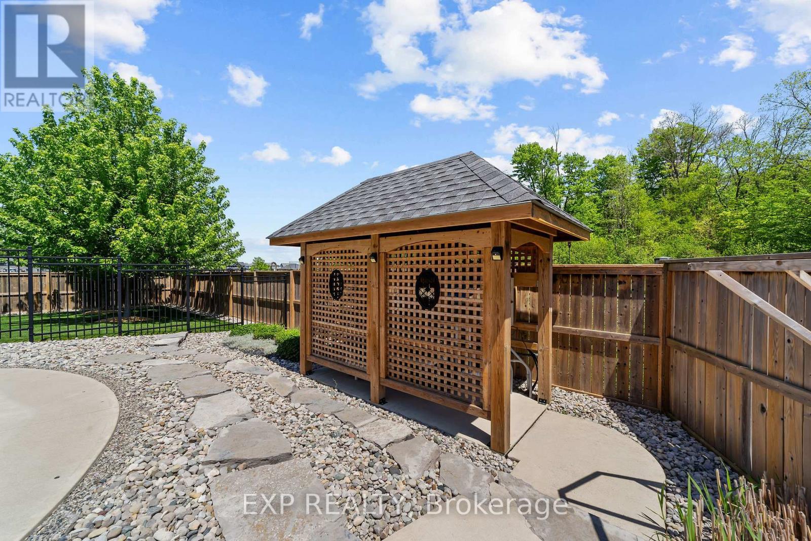26 CAROLINA CRESCENT - 35