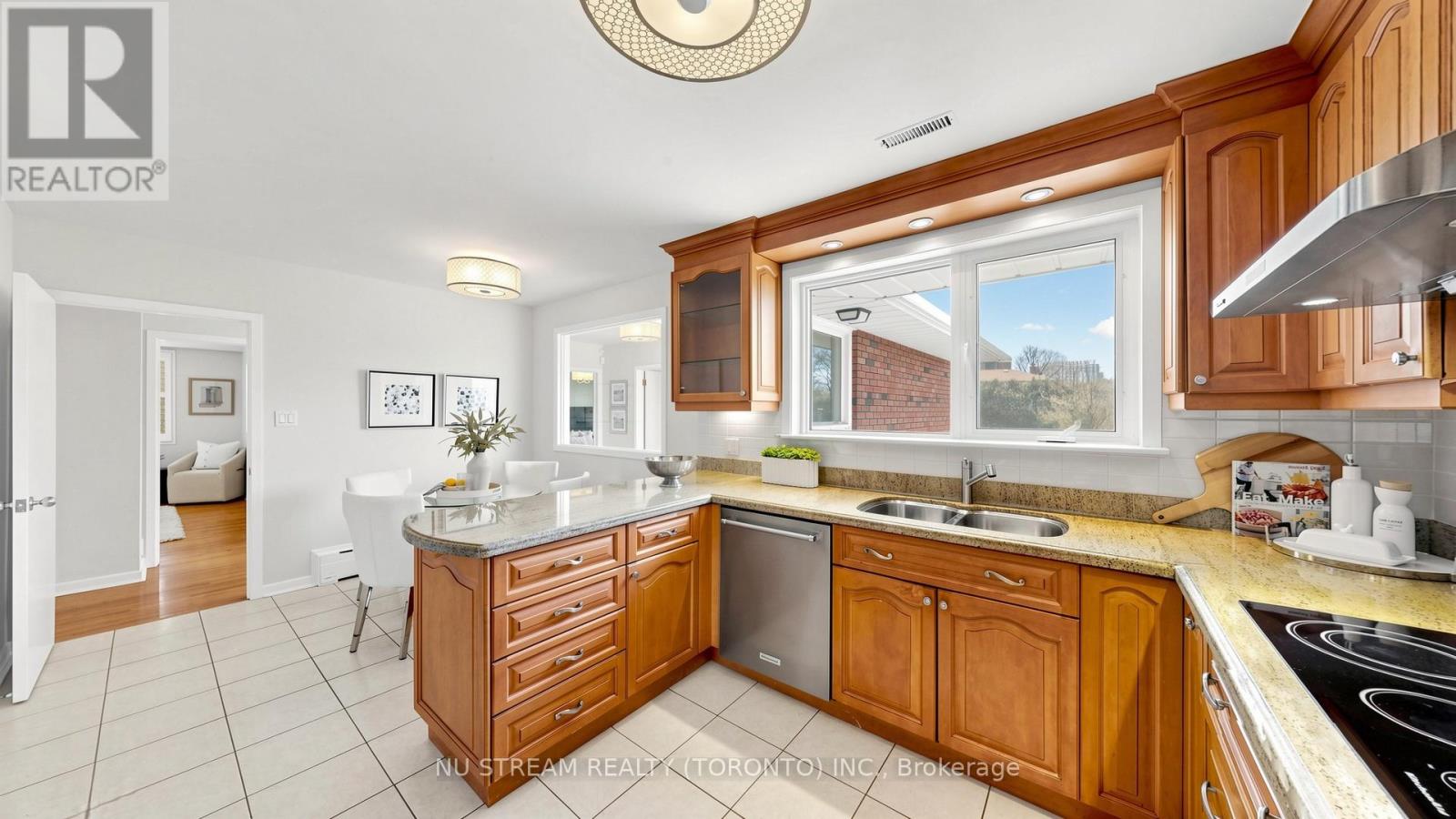 55 SUNVALE DRIVE - 17