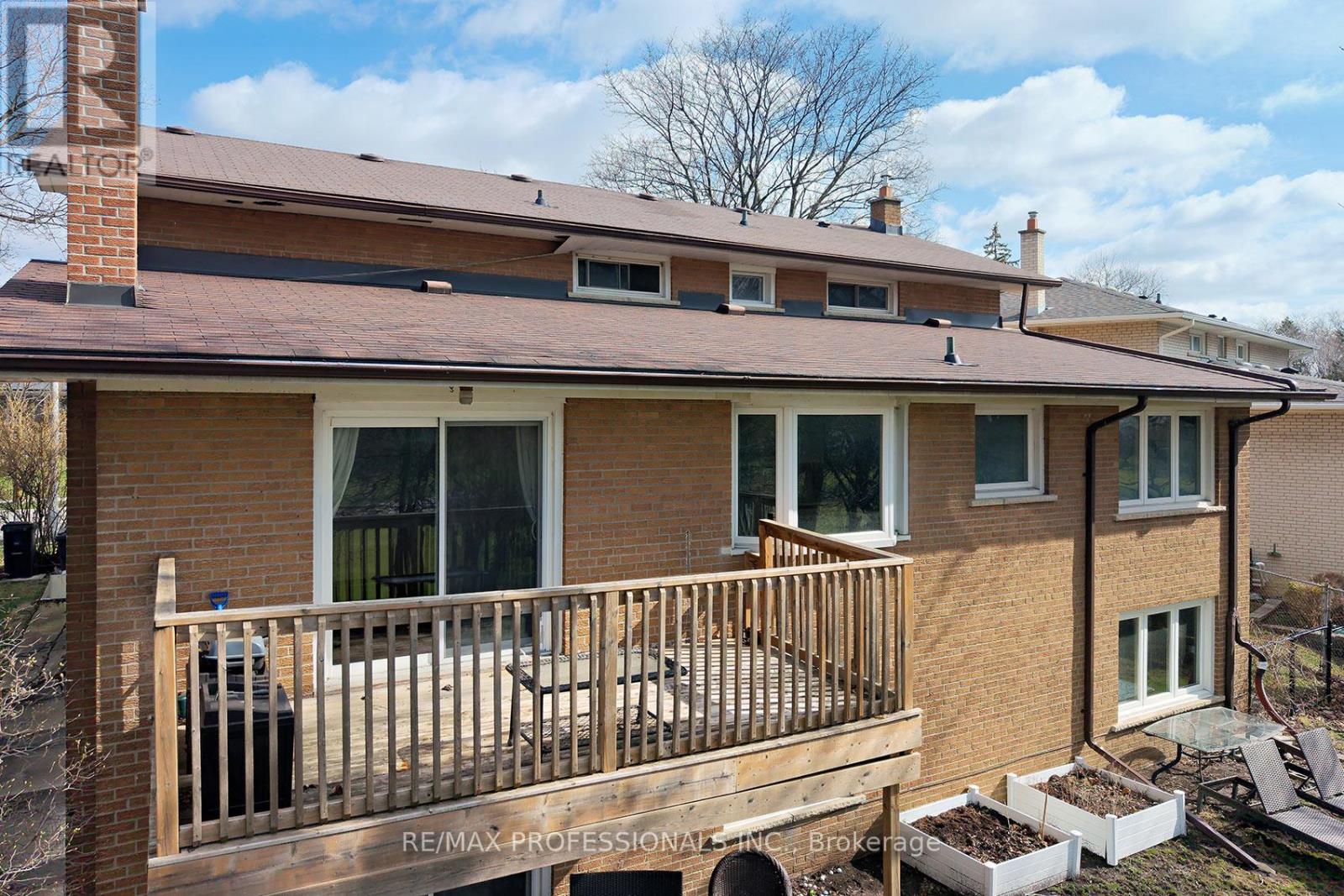 315 MARKLAND DRIVE - 19