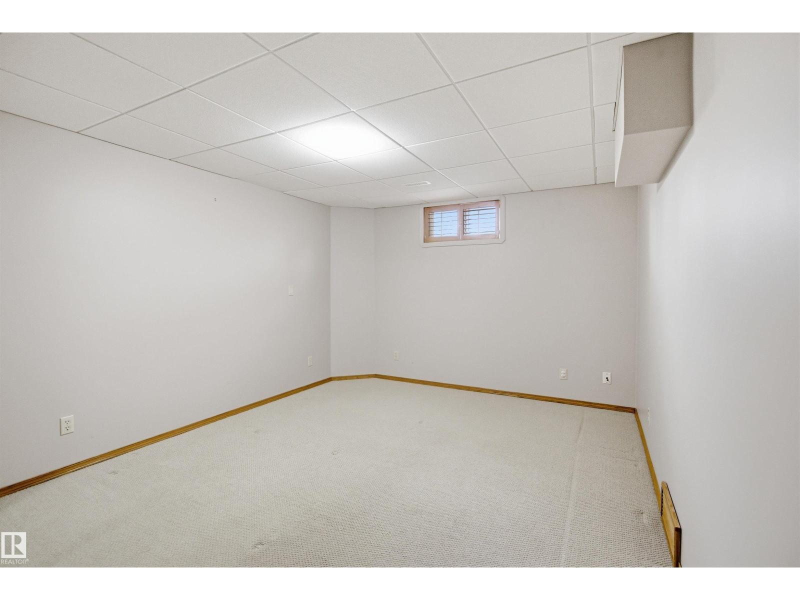 21 NEWPORT DR — photo 43