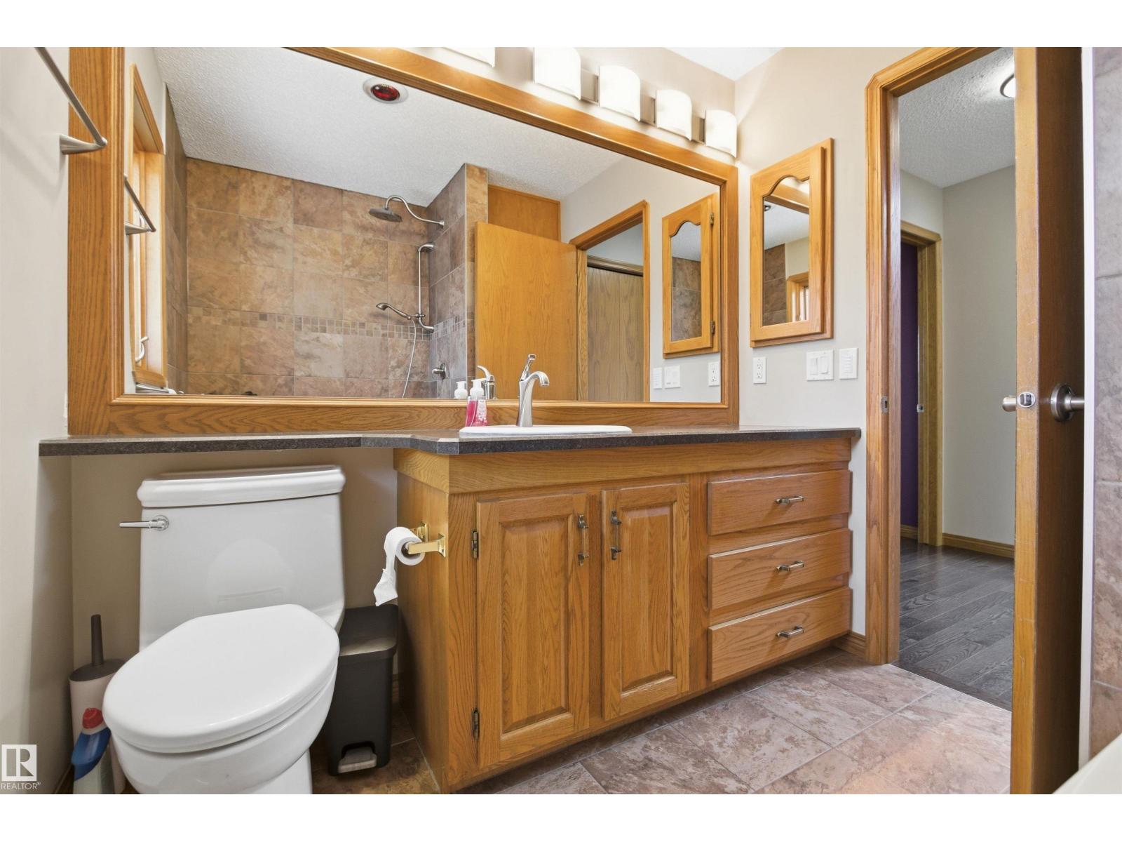 21 NEWPORT DR — photo 36