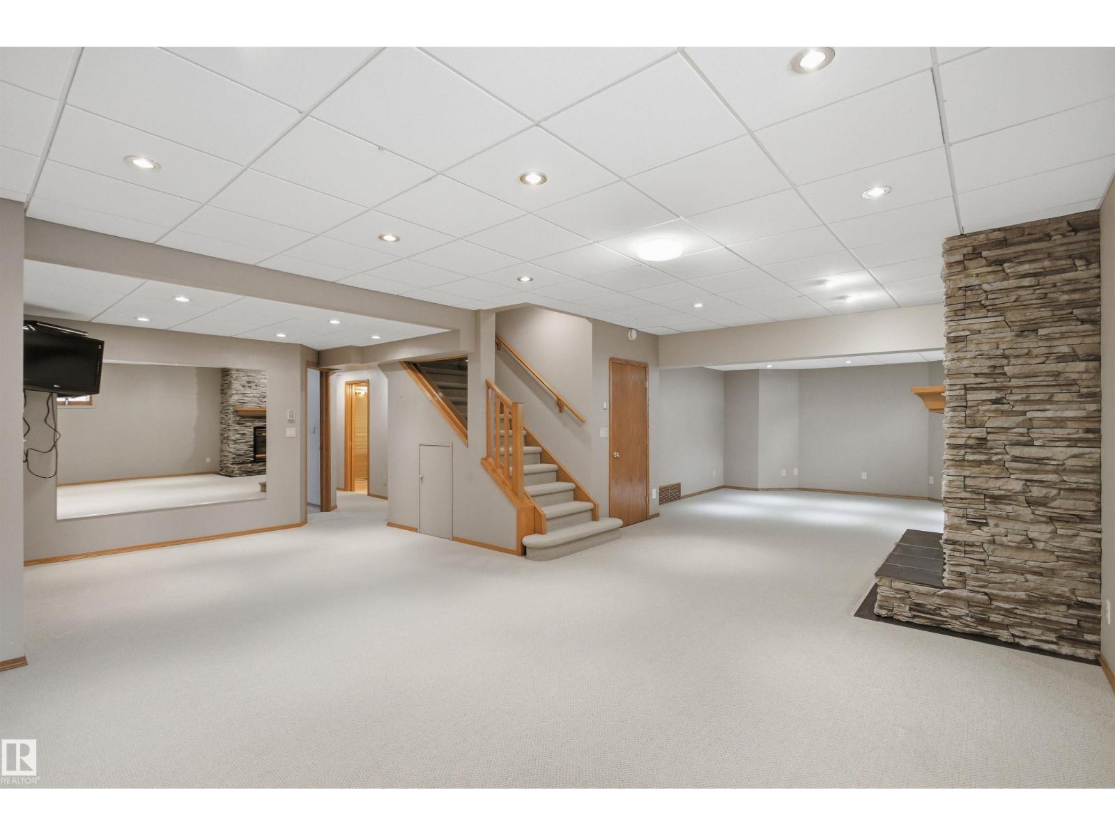 21 NEWPORT DR — photo 37
